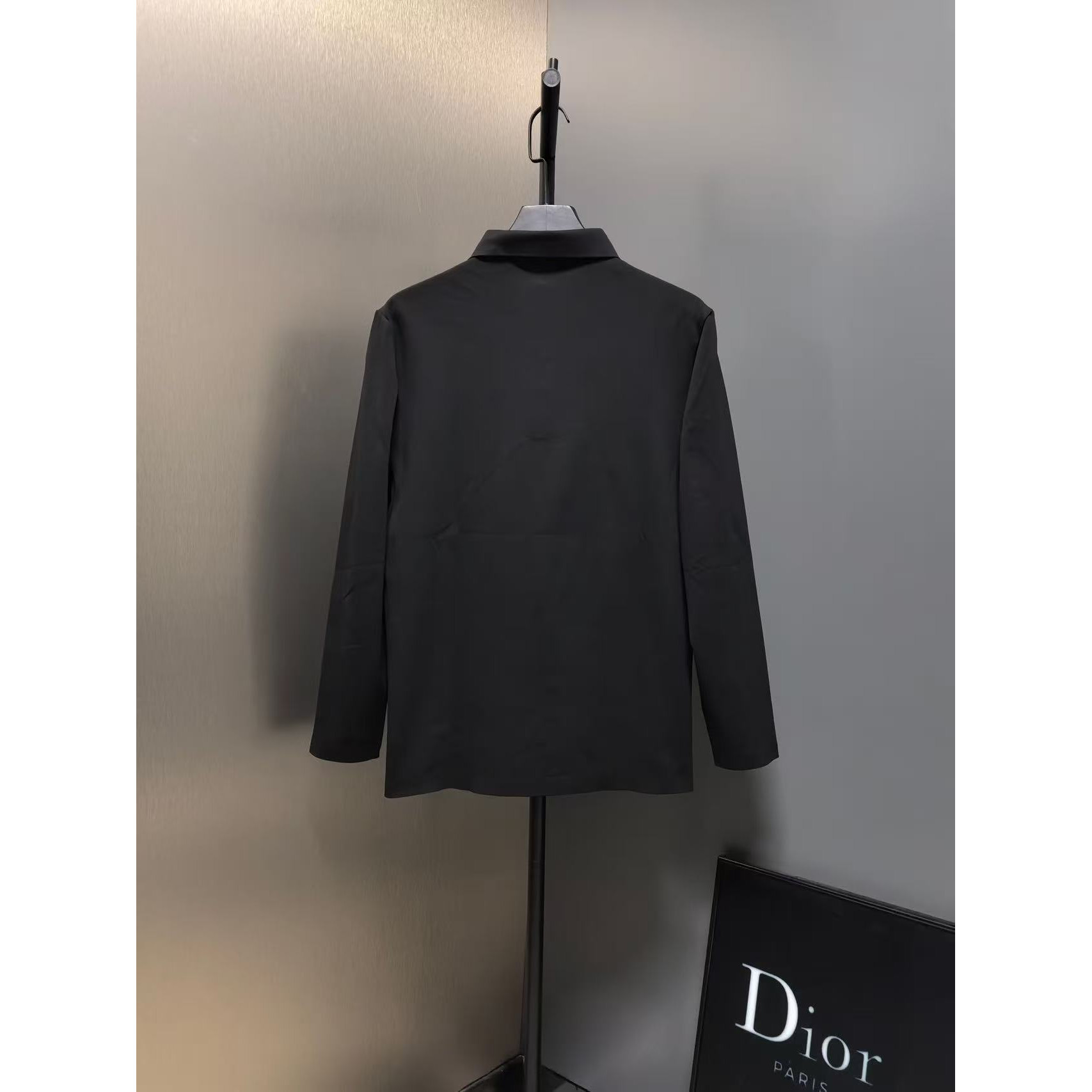 <p>Descente 翻领长袖打底(黑)</p>