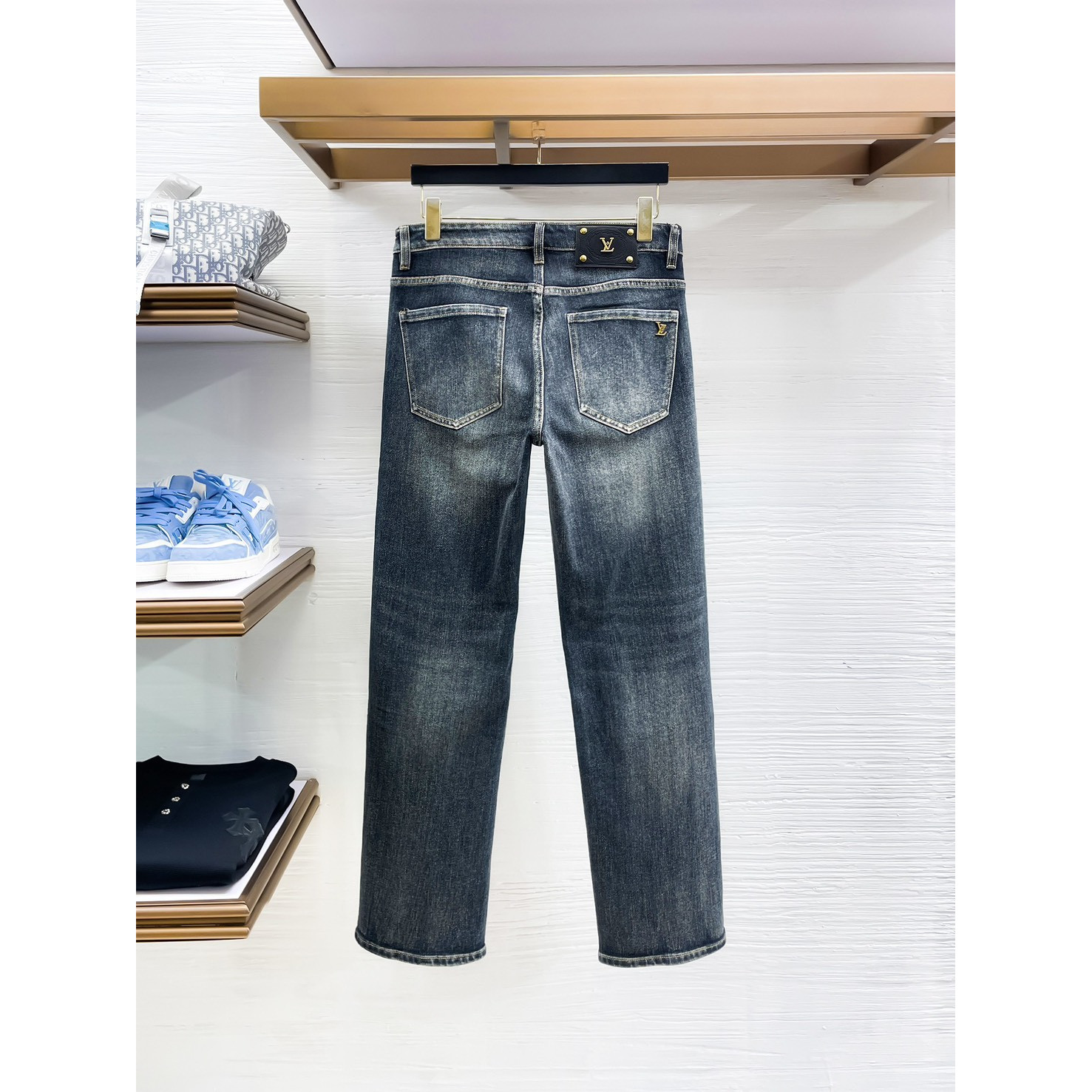 <p>LV&nbsp;高品质牛仔裤</p>