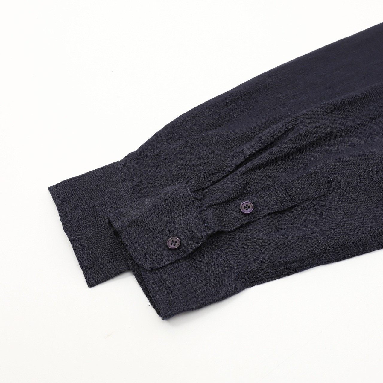 <p>Loro Piana&nbsp; 圆领亚麻衬衫<br />
&nbsp;</p>