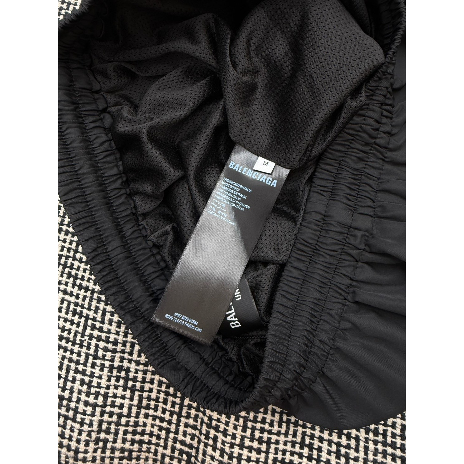 <p>Balenciaga FOOTBALL系列3B徽标刺绣运动长裤(黑)</p>