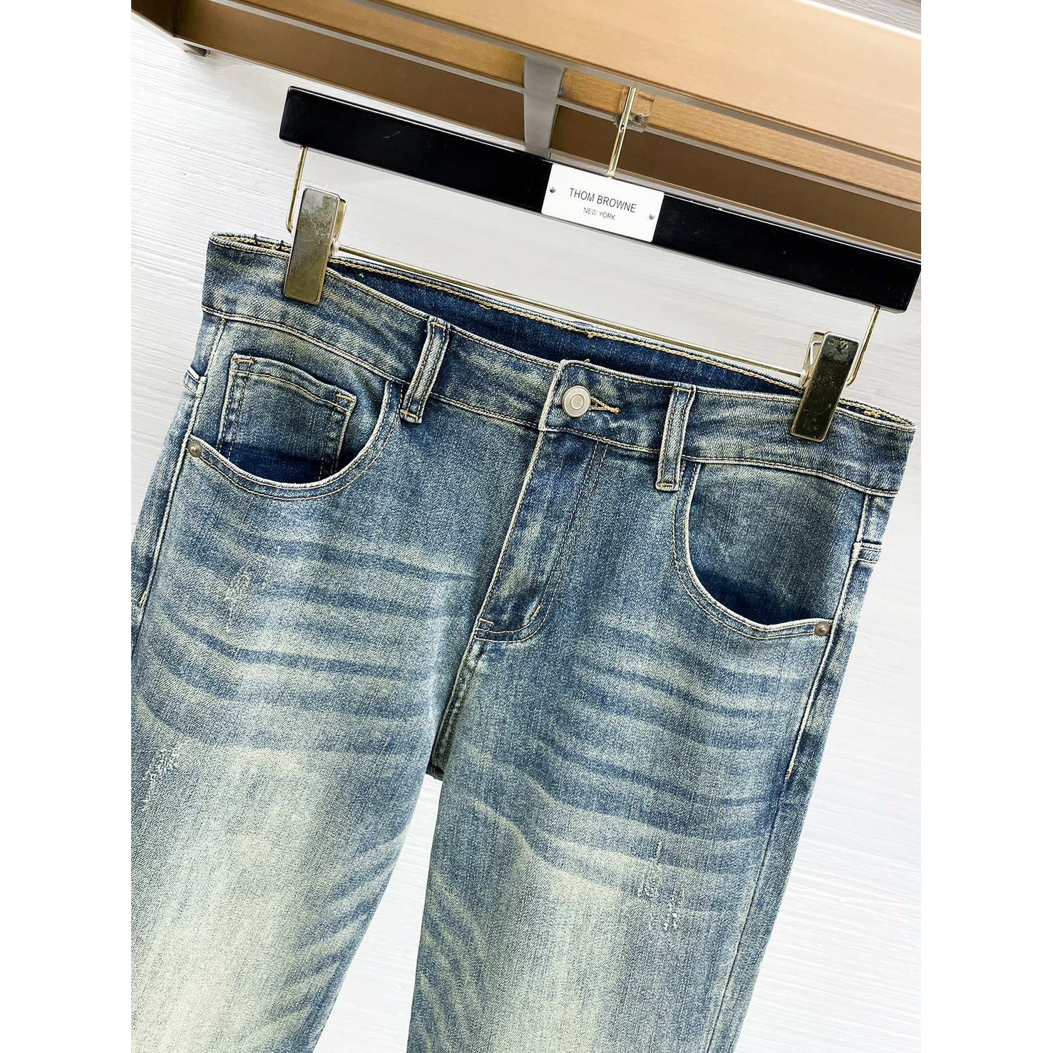 <p>D&amp;G&nbsp;高品质牛仔裤(淺藍)</p>