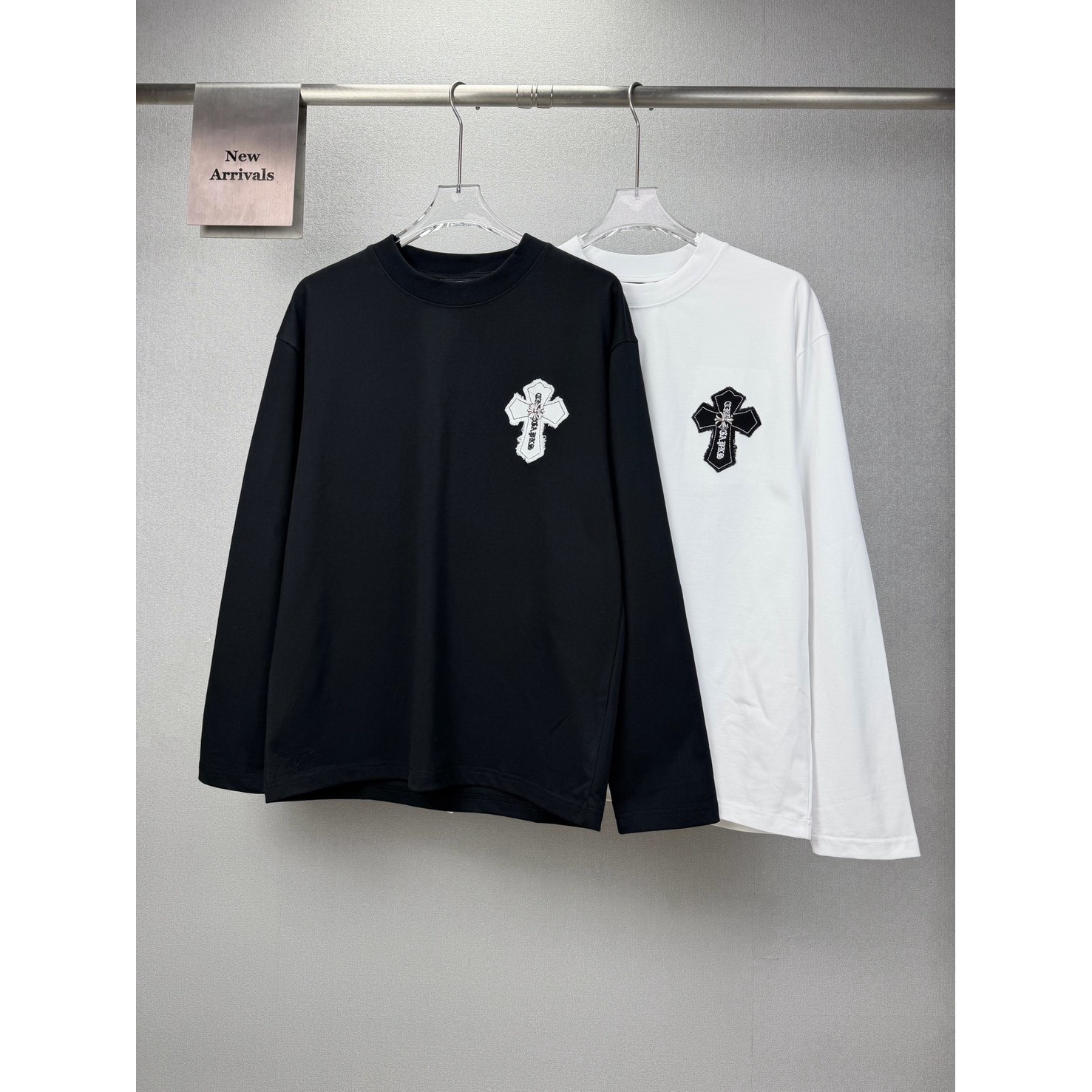 <p>CHROME HEARTS 圆领长袖T恤(白)</p>