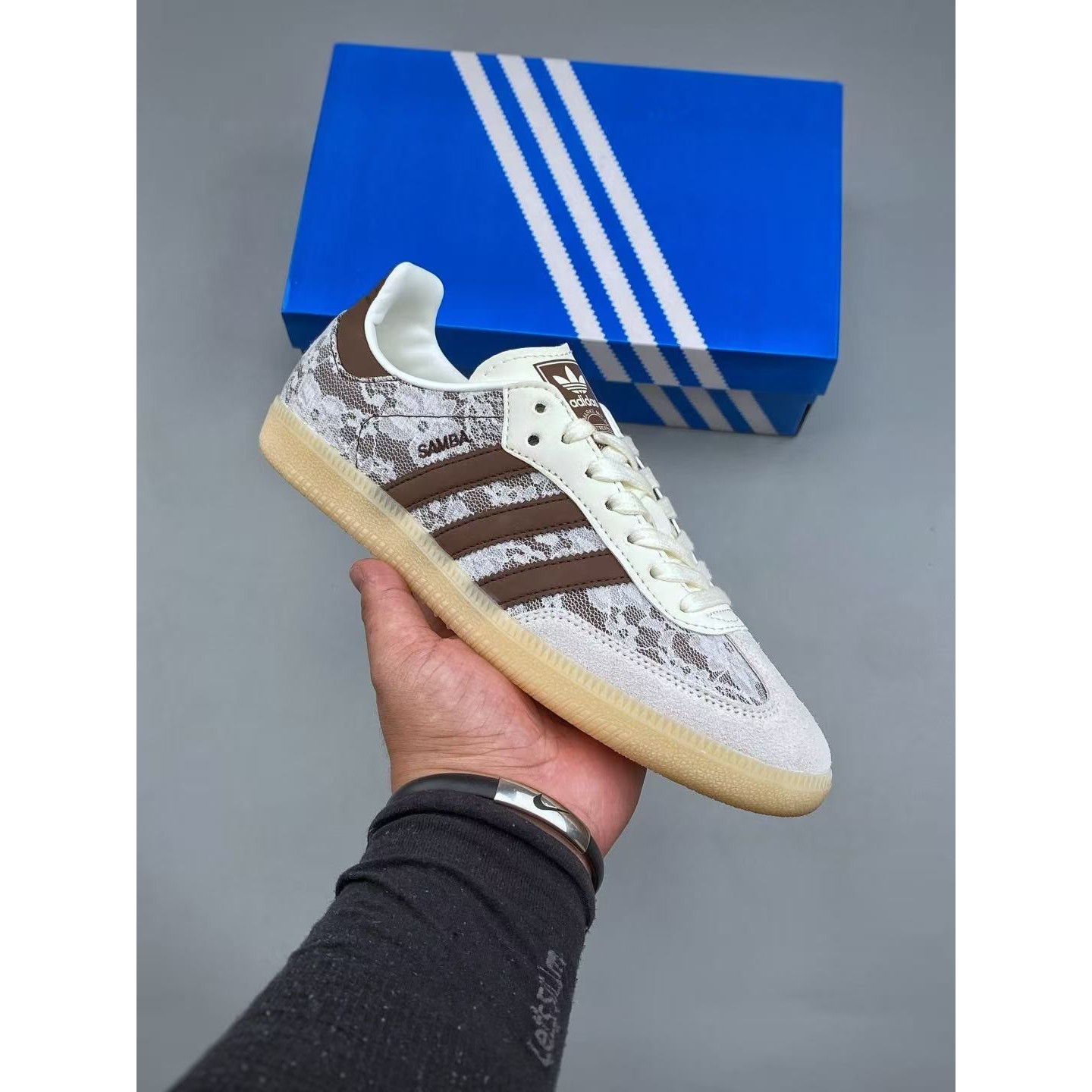 <p>Adidas Samba Vegan 三叶草休闲板鞋(咖啡色)</p>

<p>&nbsp;</p>