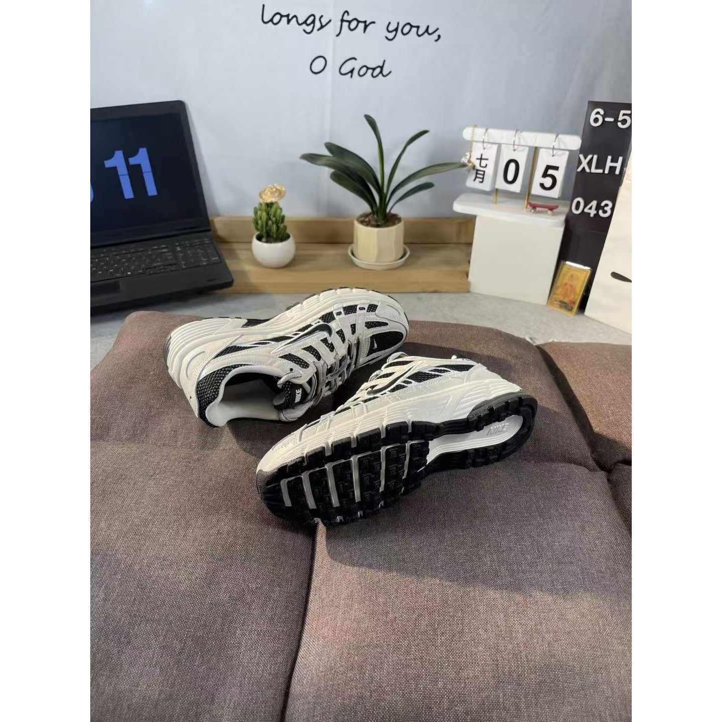 <p>Nike p-6000(黑白)</p>