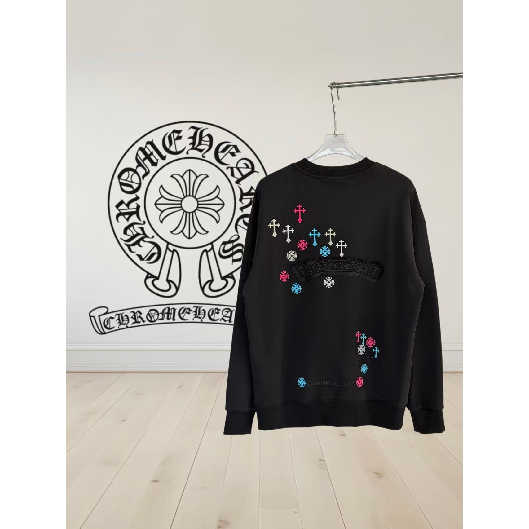 <p>CHROME HEARTS&nbsp;圆领卫衣(黑)</p>
