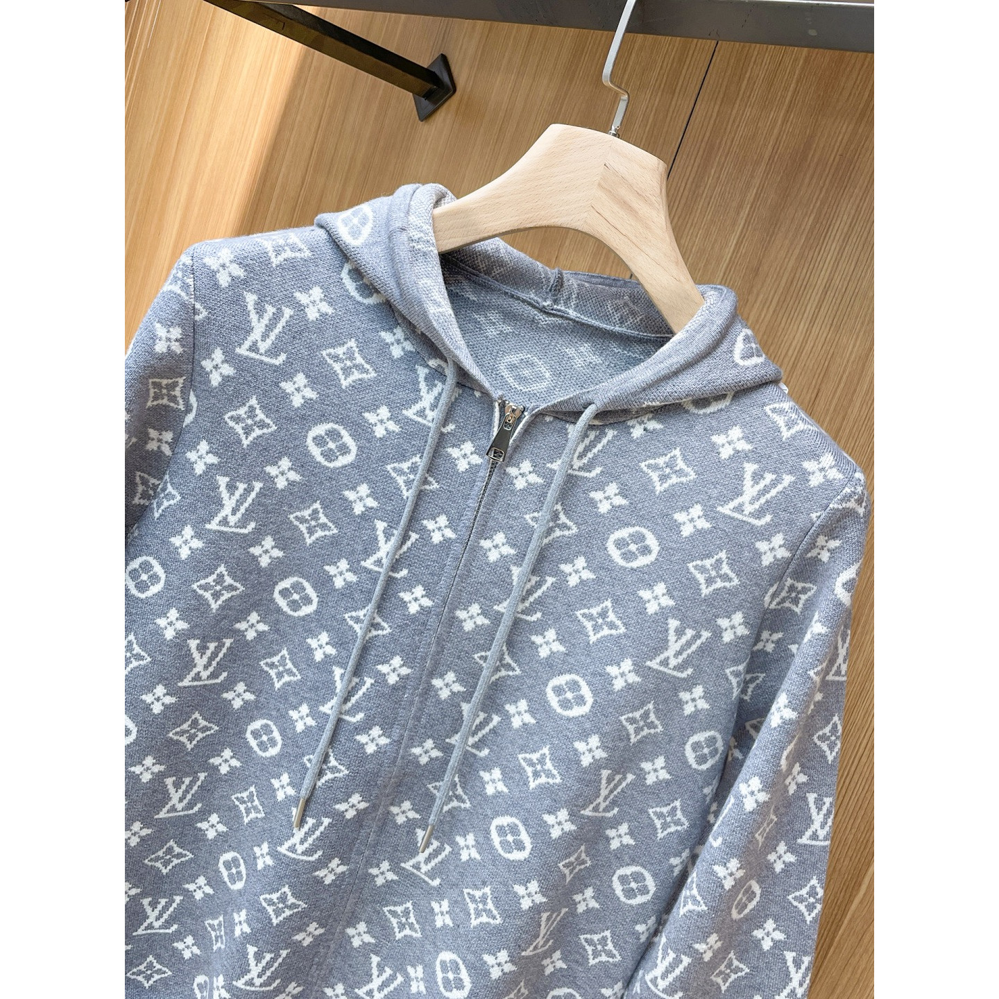 <p>LV 精品外套</p>