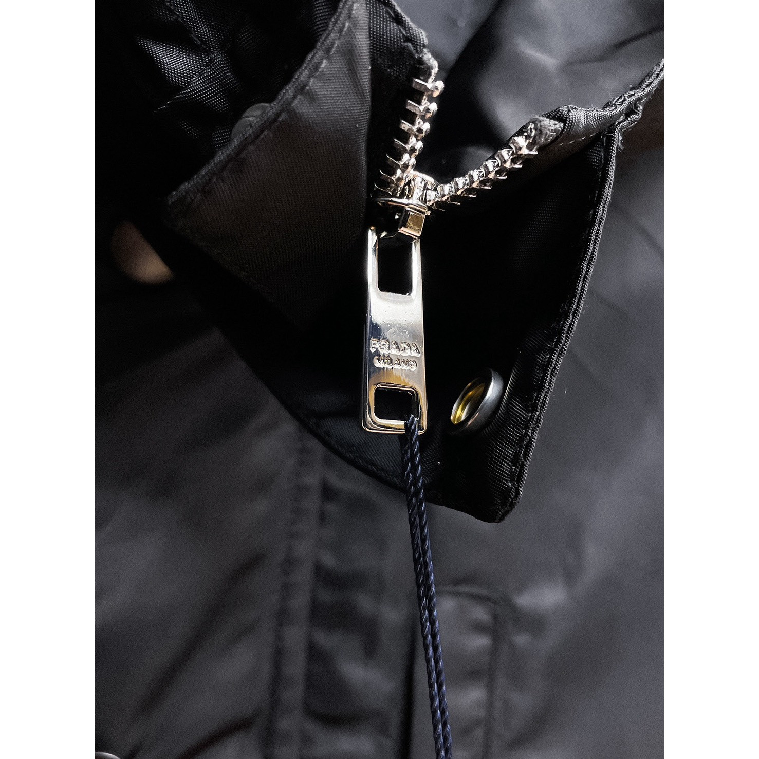 <p>PRADA&nbsp;男士夹克外套(黑)</p>