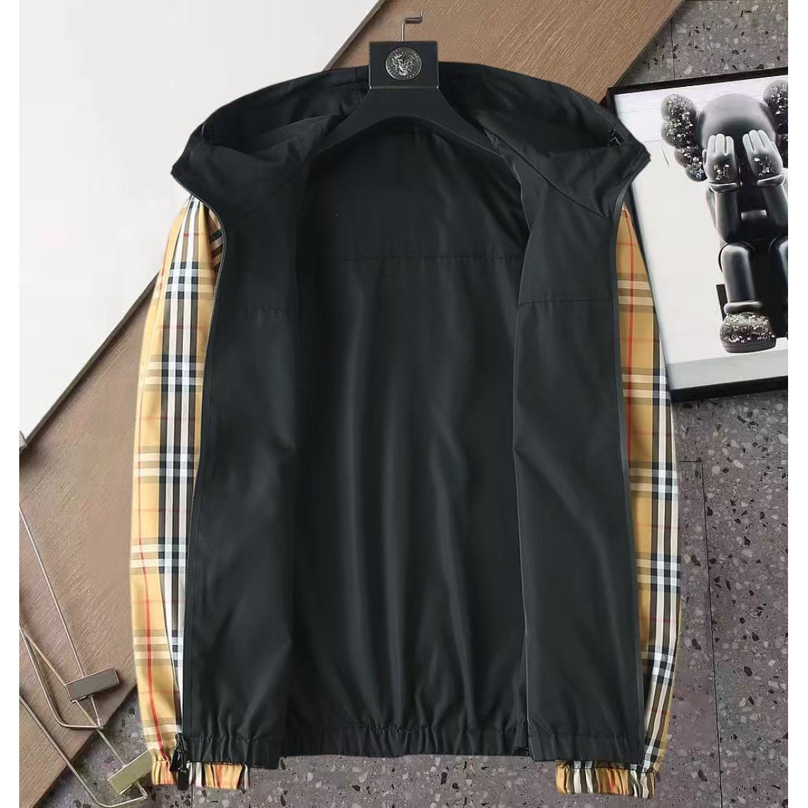 <p>BURBERRY 男士夹克外套(卡其)</p>