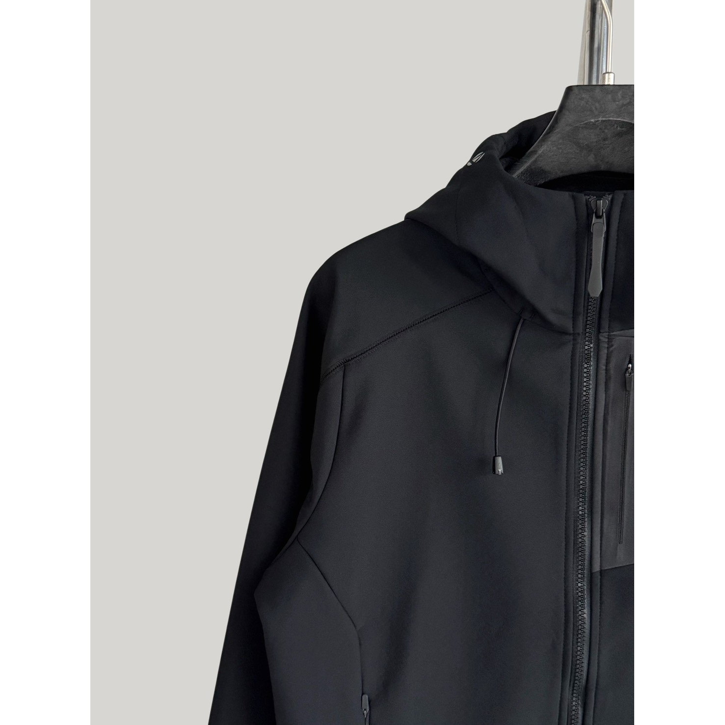 <p>Arc'teryx 软壳加薄绒冲锋衣(黑)</p>