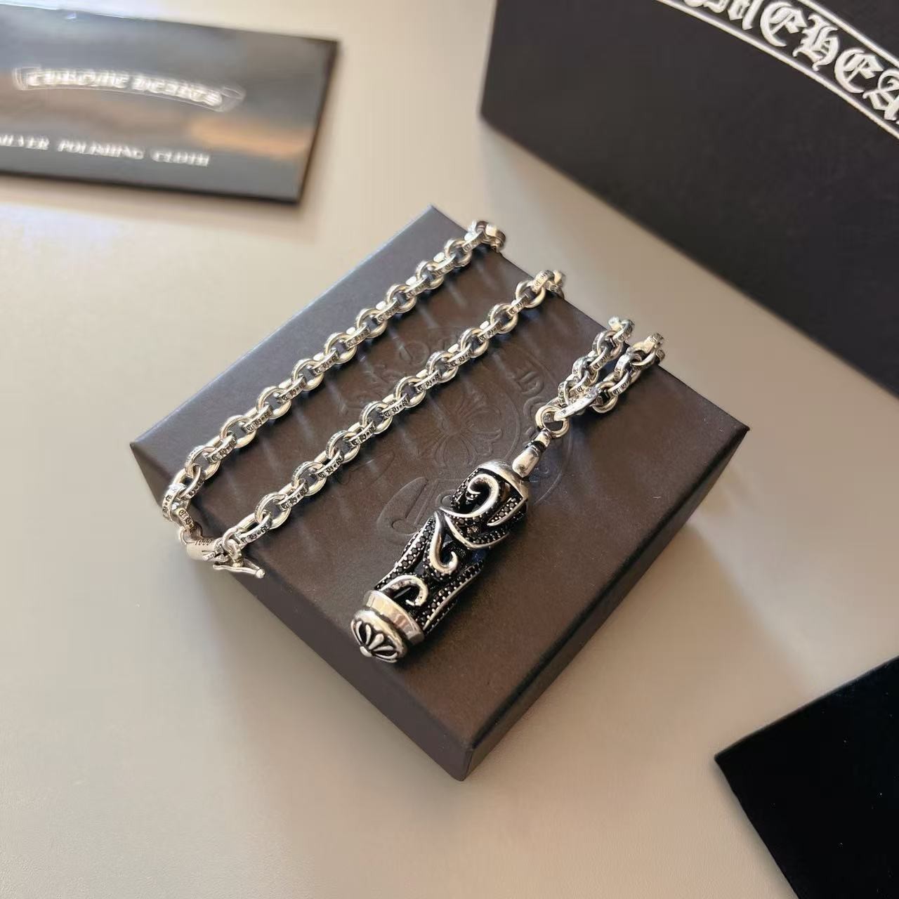<p>CHROME HEARTS 項鍊</p>