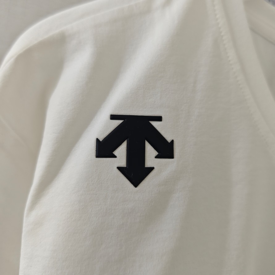 <p>DESCENTE 速乾短袖T恤(白)</p>
