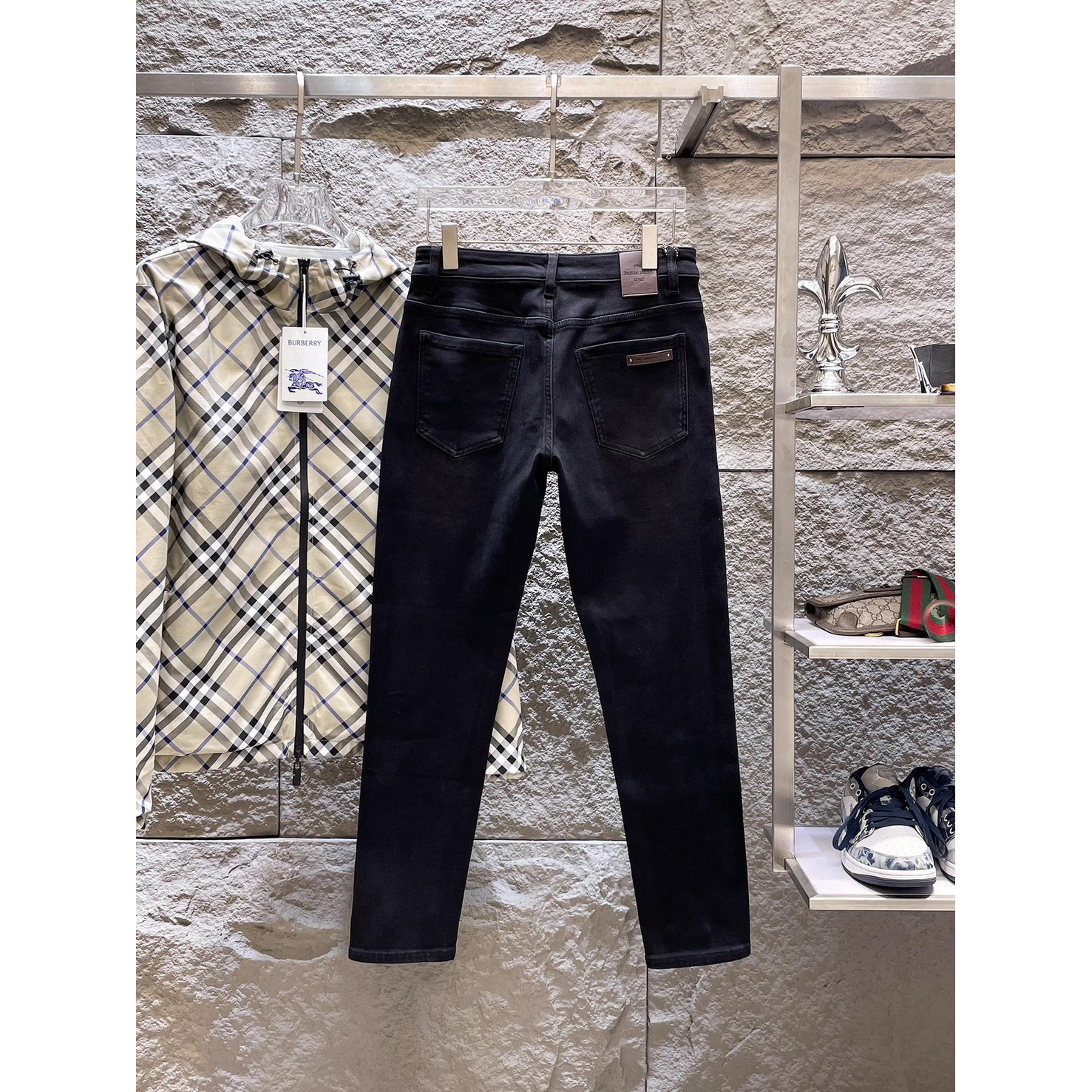 <p>CHROME HEARTS&nbsp;<span style="font-size:13px">高端牛仔裤(黑)</span></p>