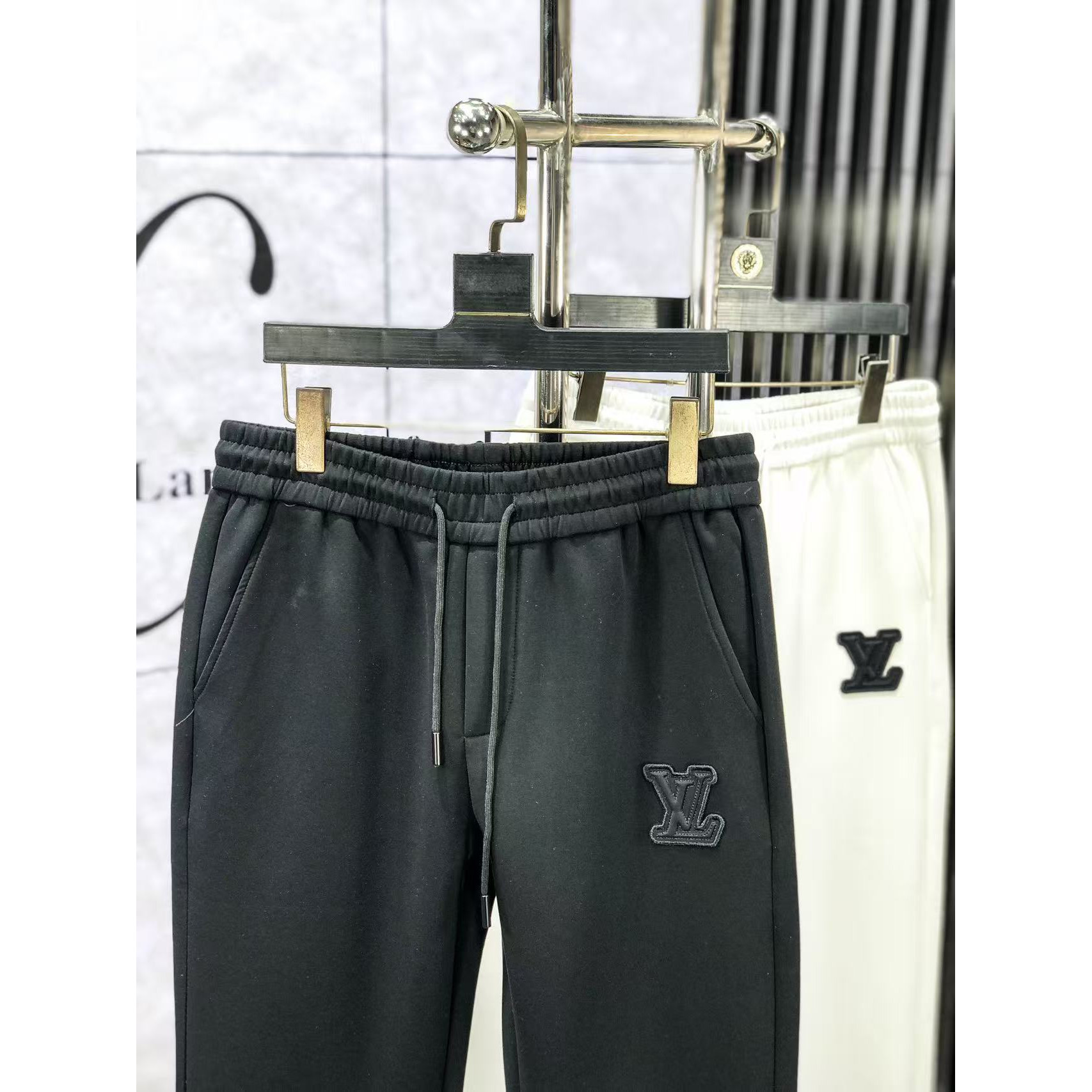<p>LV&nbsp;高品质时尚休闲裤(782967)</p>