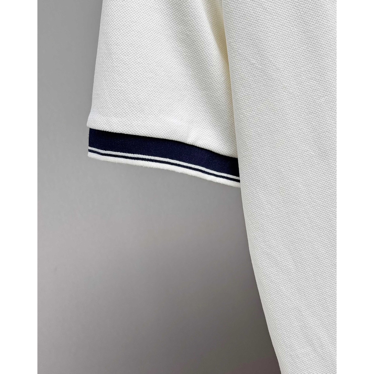 <p>GUCCI&nbsp;短袖翻领polo衫(白)</p>