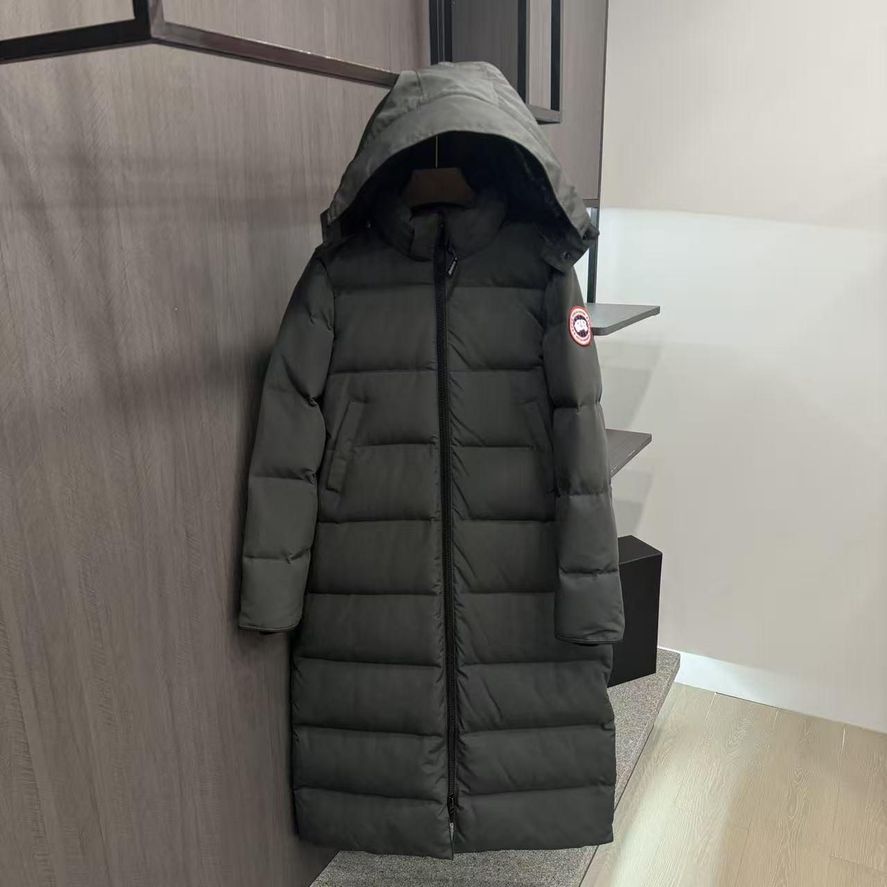 <p>Canada Goose 可拆卸兜帽全長款羽绒服(灰)</p>