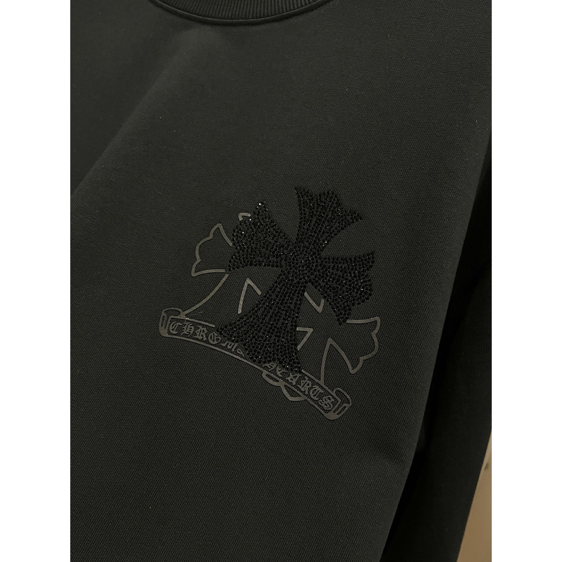 <p>CHROME HEARTS 圆领长袖卫衣(黑)</p>