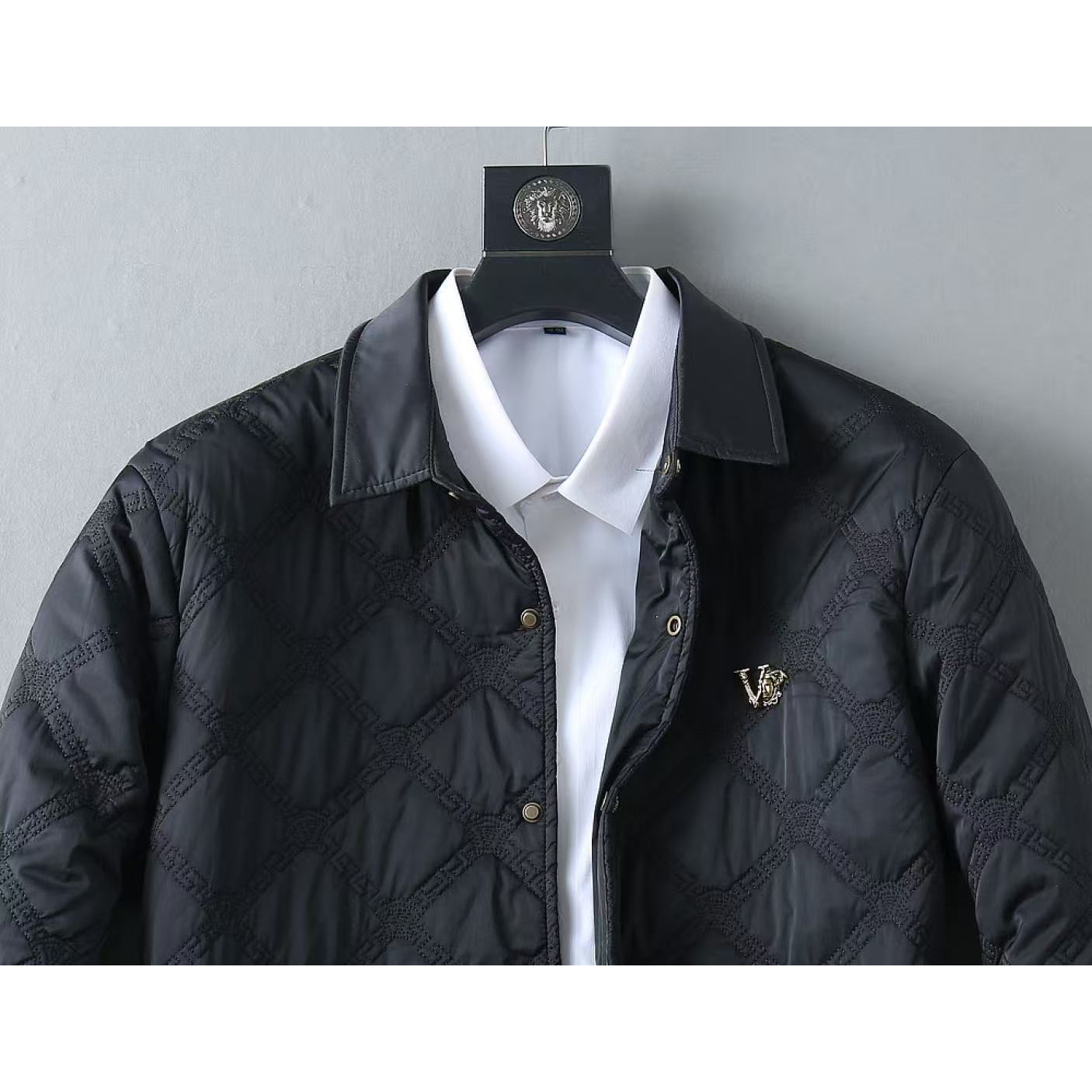 <p>LV 加厚棉服外套(黑)</p>