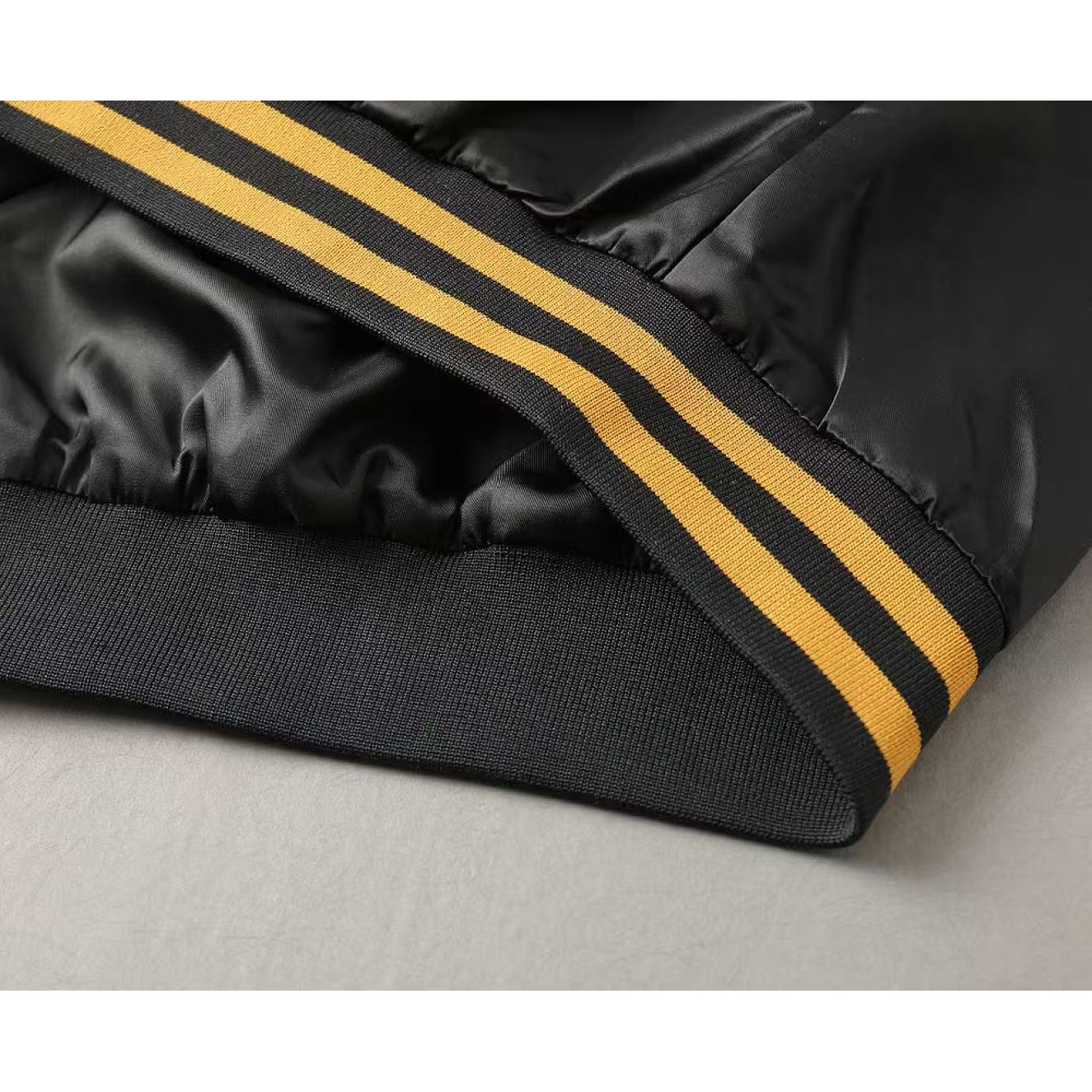 <p>PRADA 男士夹克外套(黑)</p>