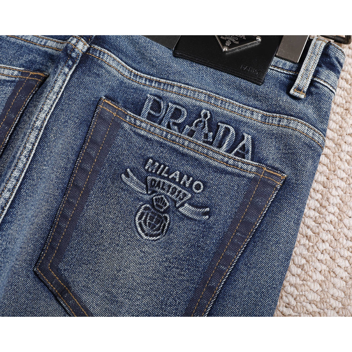 <p>PRADA 新款牛仔裤(3578)</p>