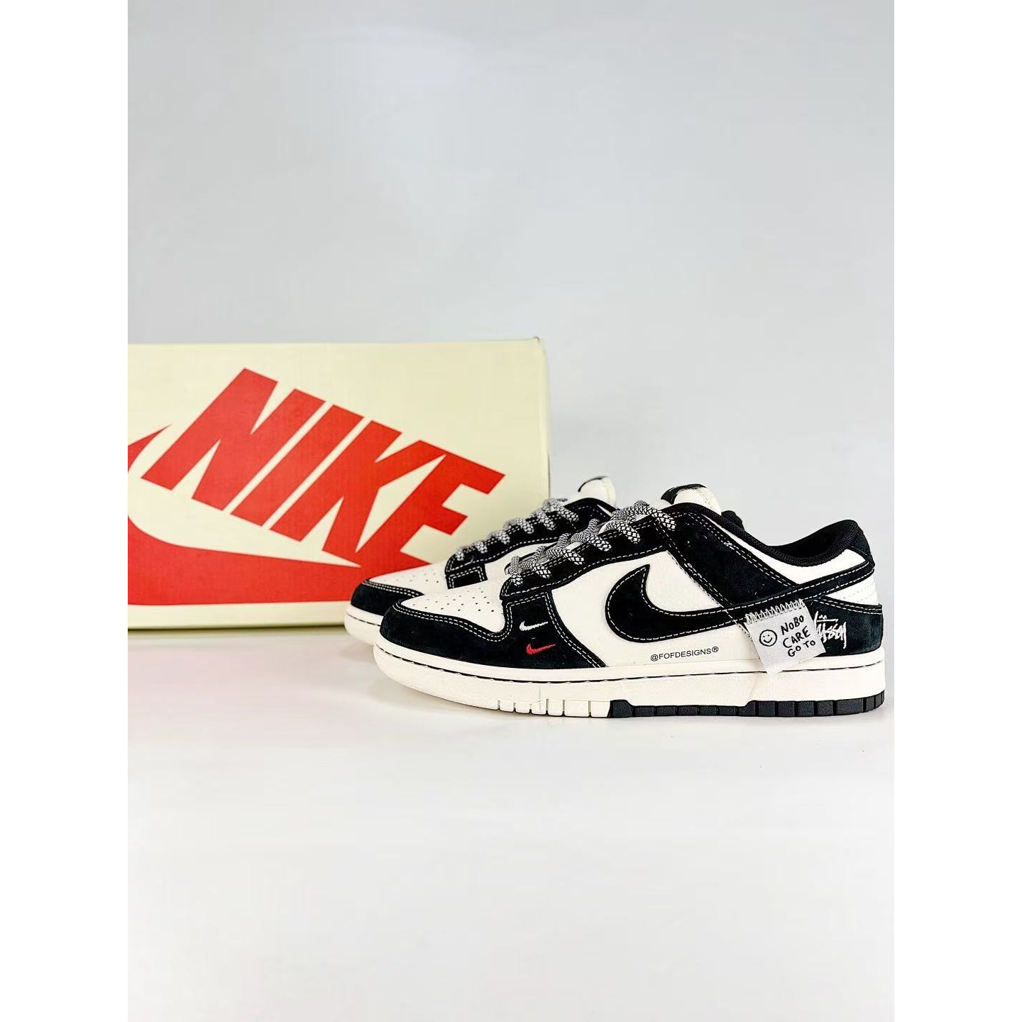 <p>NIKE DUNK SB LOW 全新配色&nbsp;</p>
