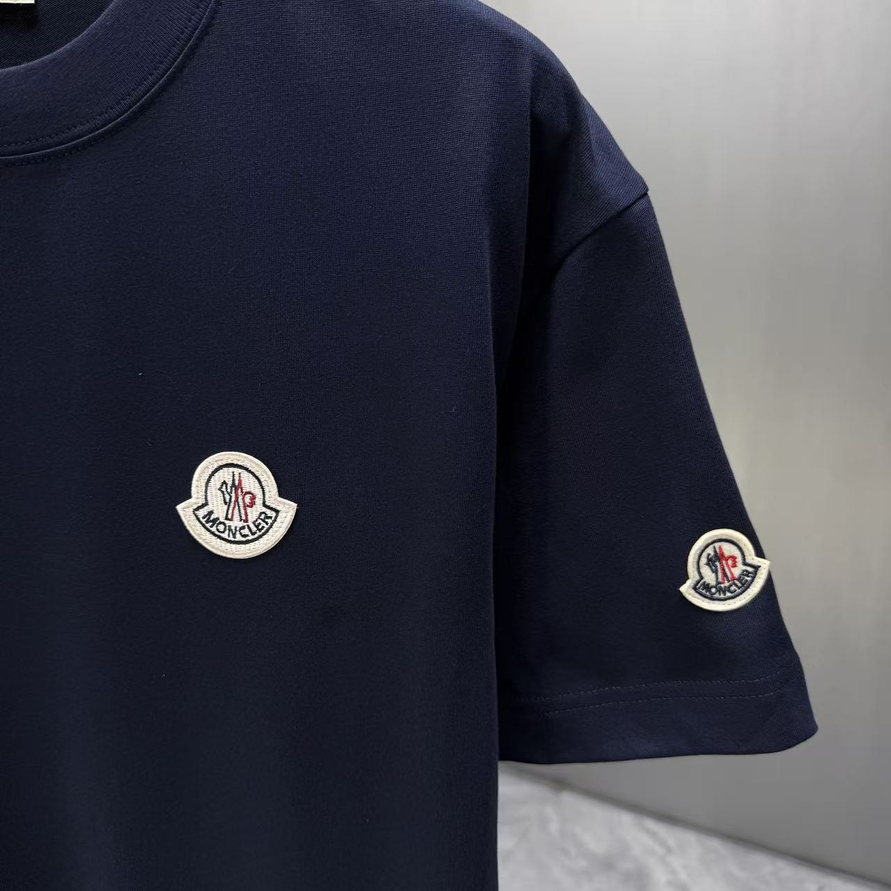<p>Moncler 短袖T恤(深藍)</p>
