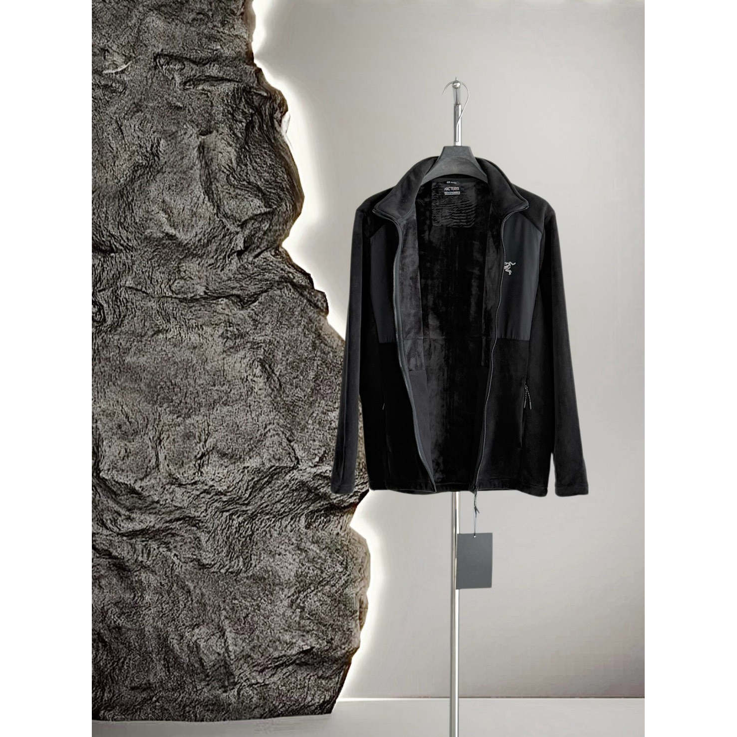 <p>Arc'teryx 手抓绒款外套(黑)</p>