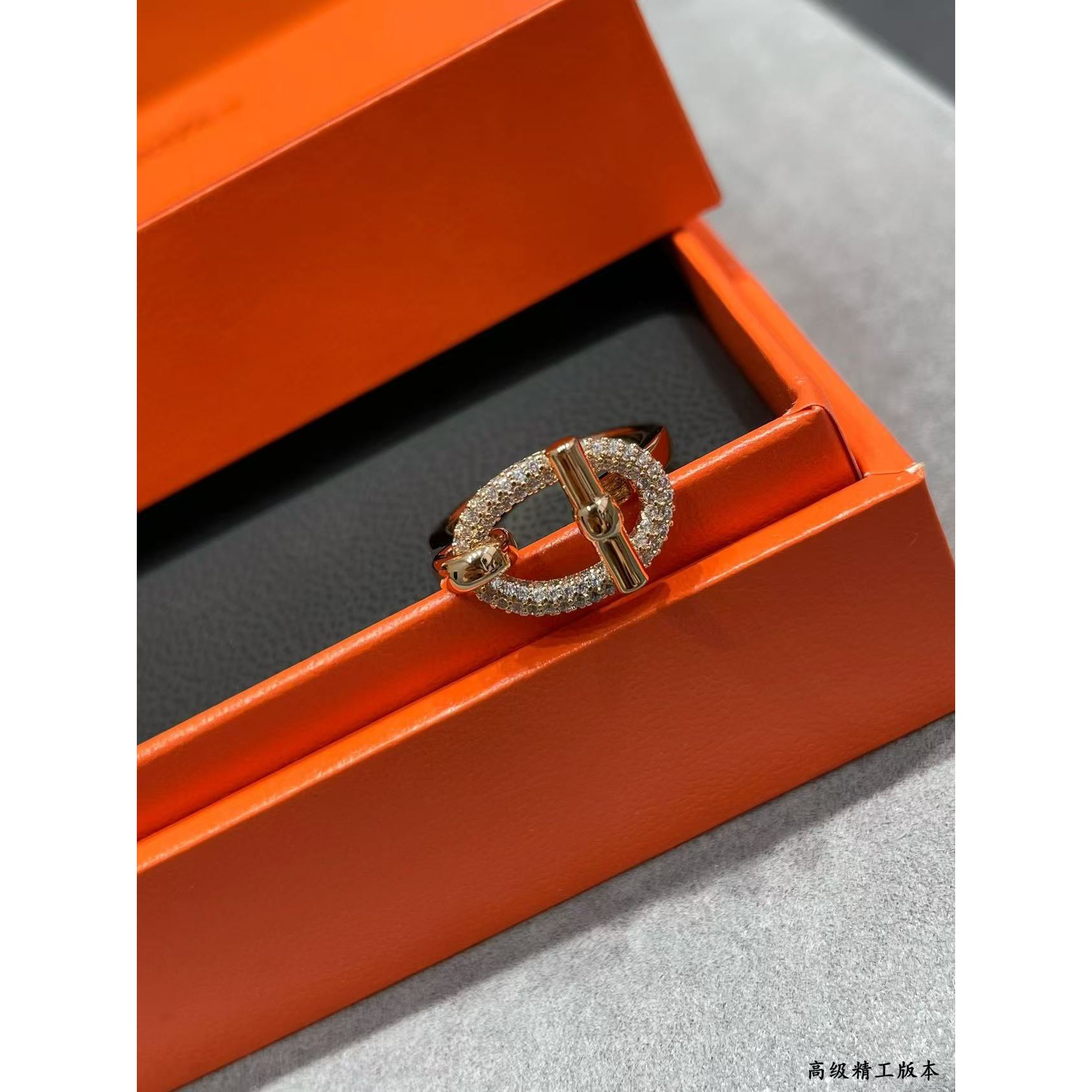 <p>HERMES&nbsp;椭圆OT戒指</p>