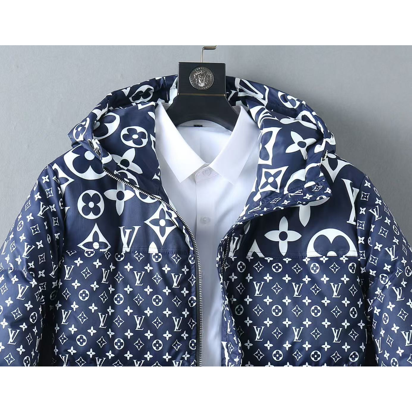 <p>LV 新款羽绒服(藍)</p>