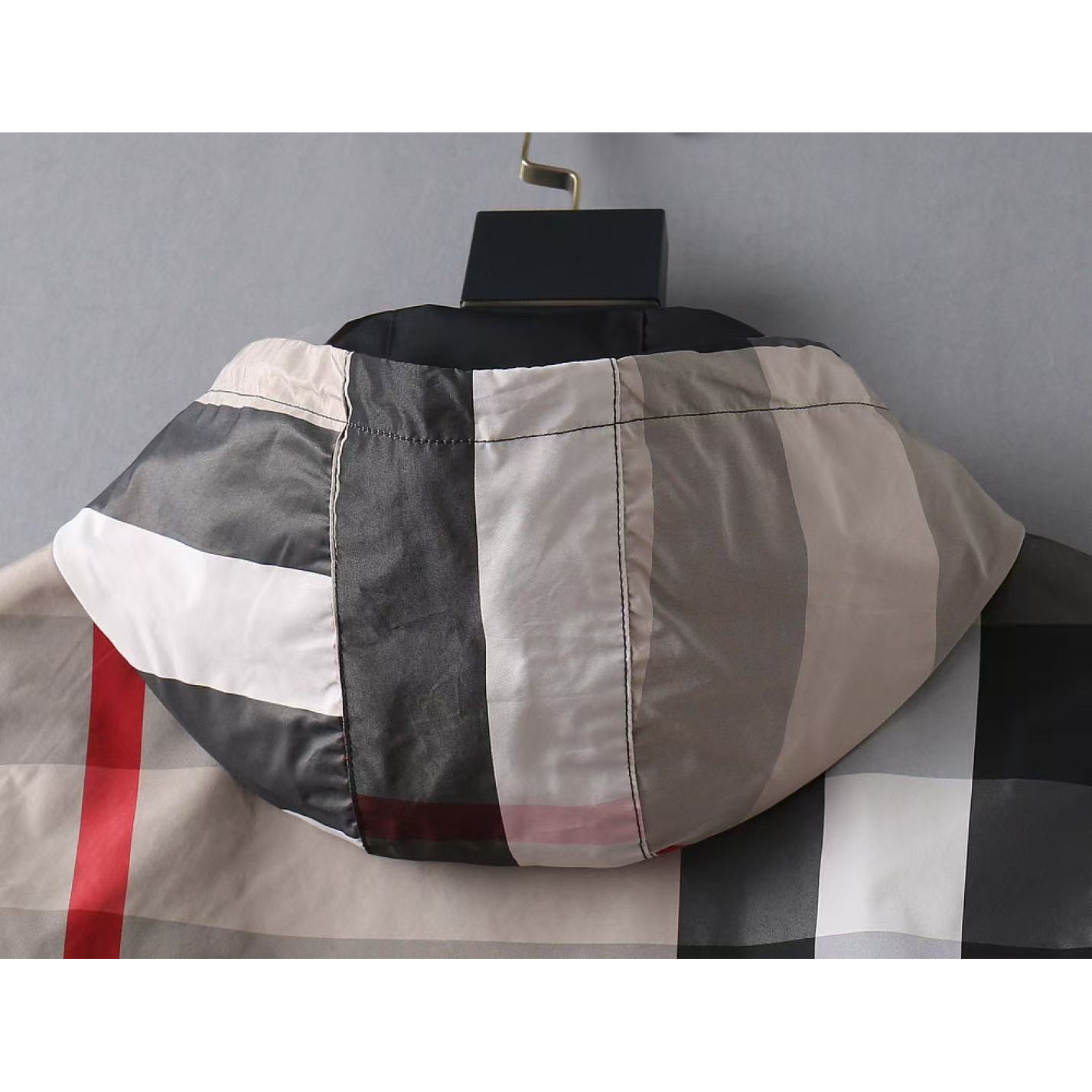 <p>BURBERRY 男士夹克外套(800835)</p>