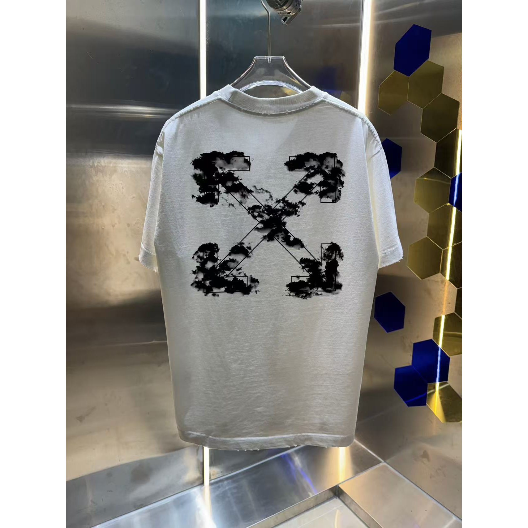 <p>OFF-white 洗水磨破短袖T恤(洗水白)</p>
