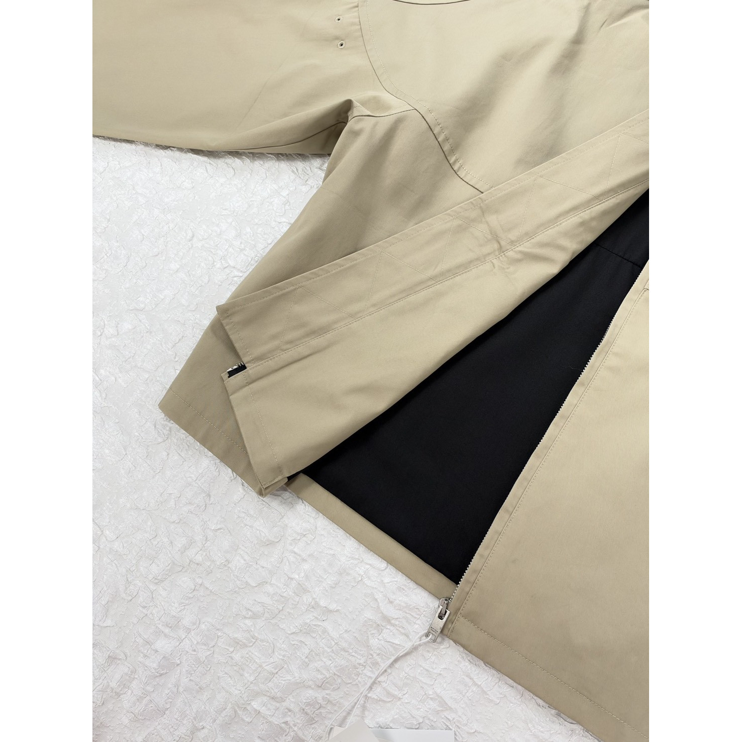 <p>Bottega Veneta Bv菱格编织纹路夹克外套(卡其)</p>