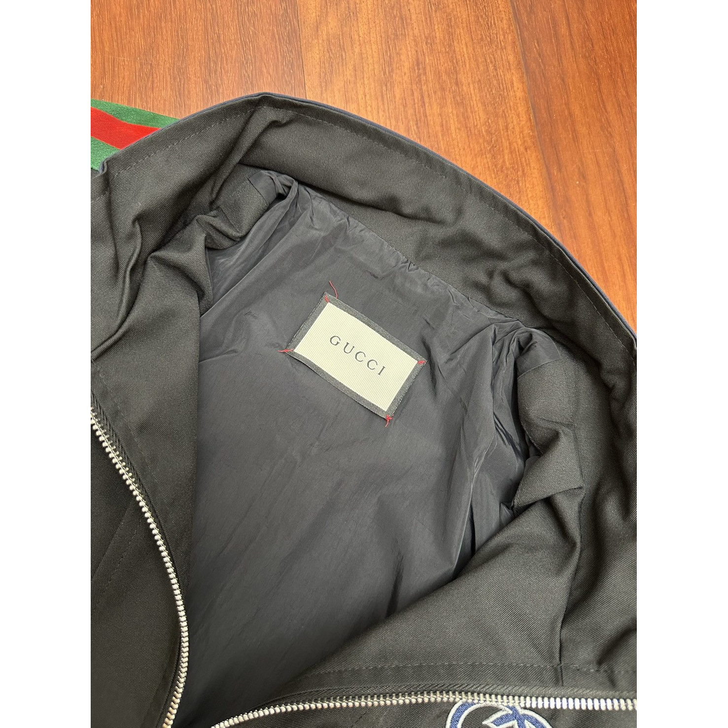 <p>GUCCI 织带互扣双G立领防风夹克(黑)</p>