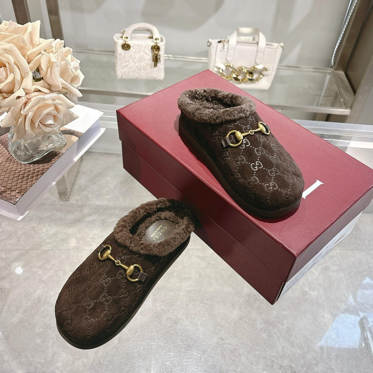 <p>GUCCI 穆勒羊毛拖鞋</p>