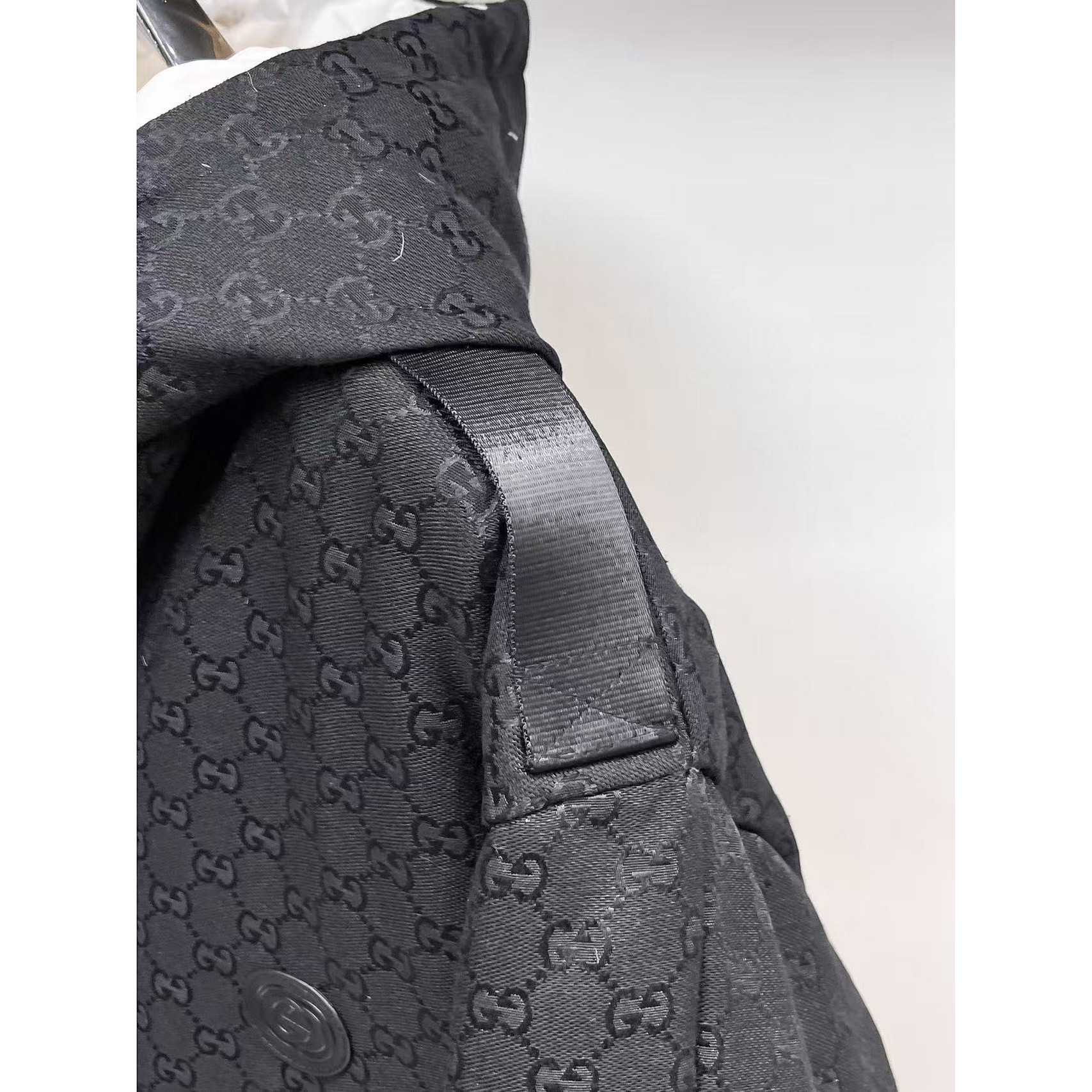 <p>GUCCI 秋冬新款羽绒服(黑)</p>