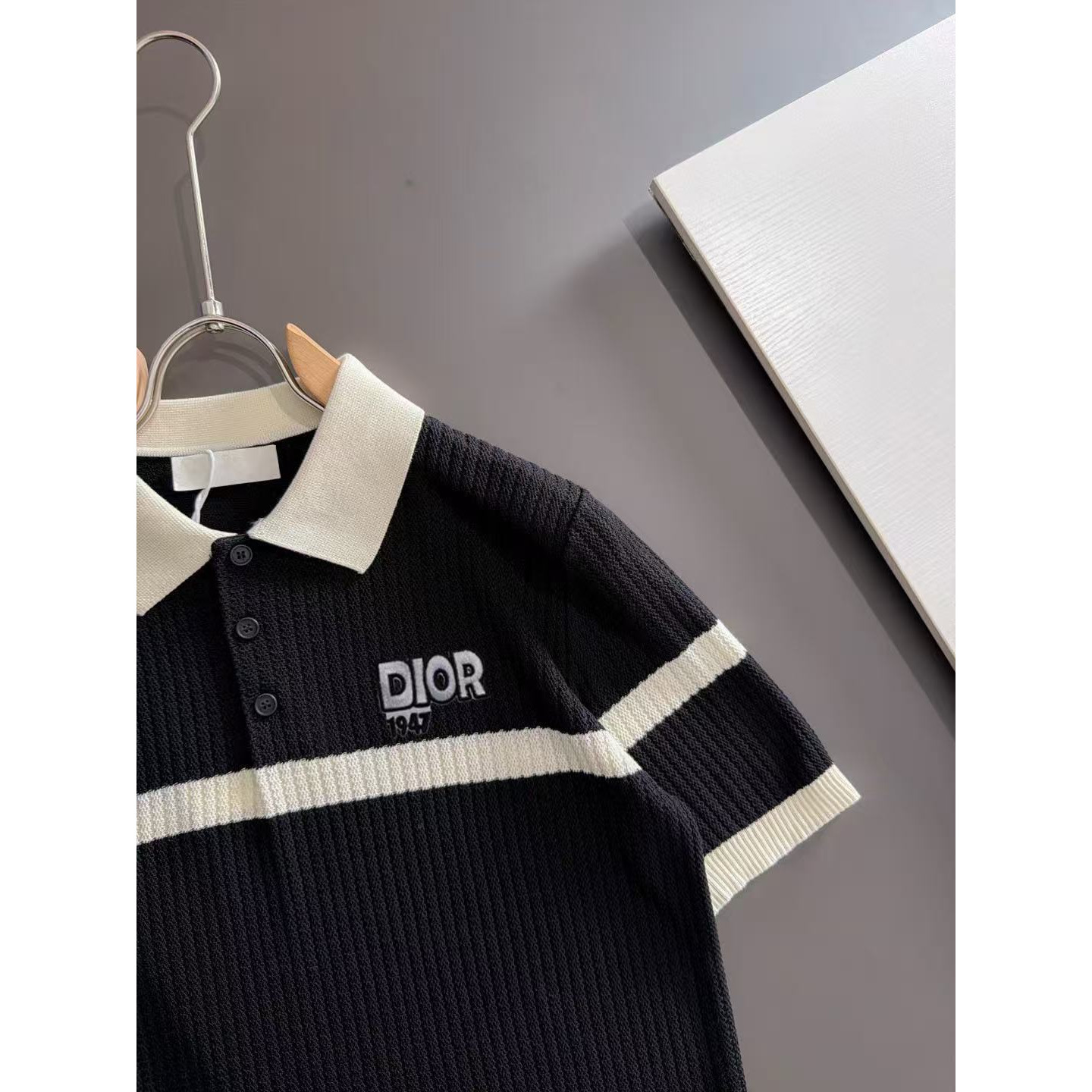 <p>DIOR 男款短袖T恤(786902)</p>