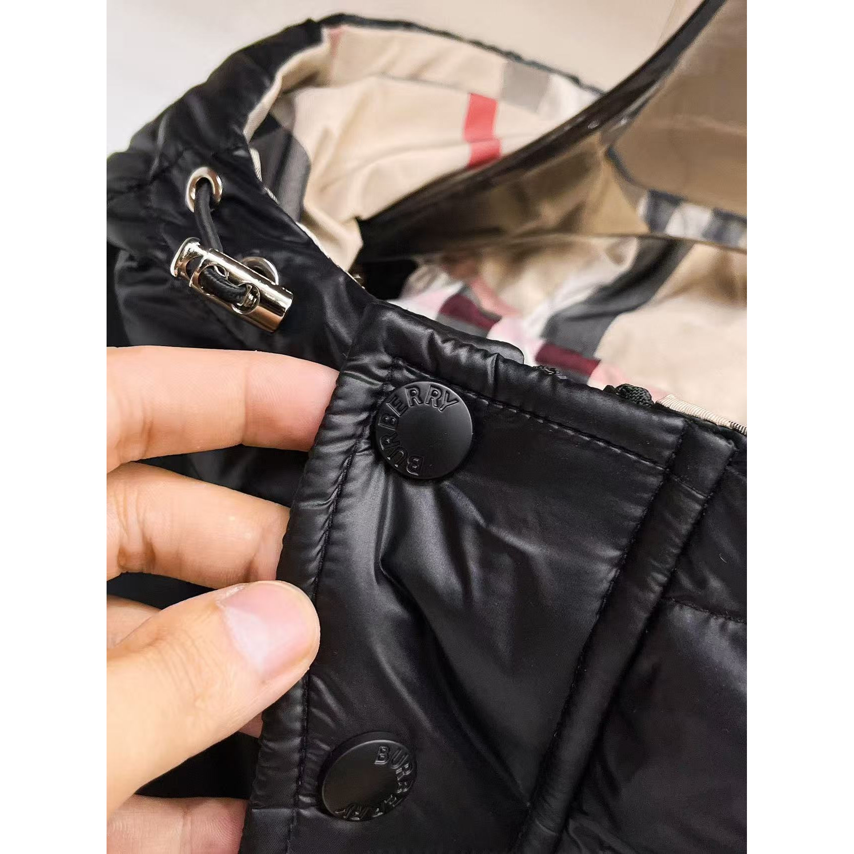 <p>BURBERRY 秋冬新款羽绒服(黑)</p>