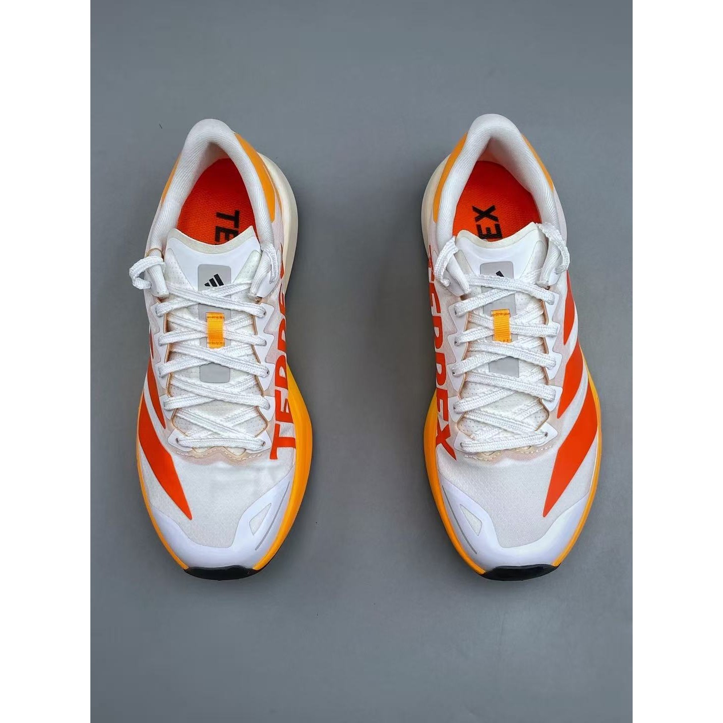 <p>adidas Terrex Agravic 4 越野跑鞋 (橘紅白)</p>