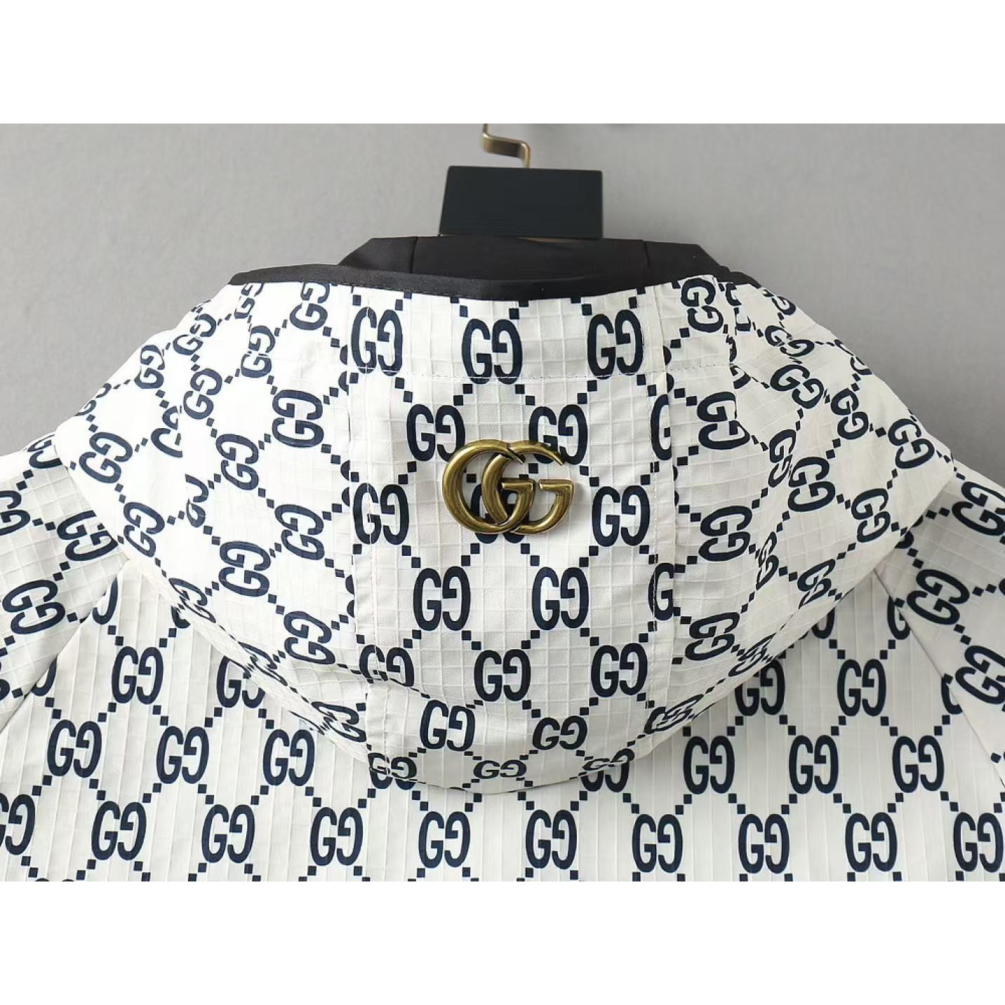 <p>GUCCI 男士夹克外套(白)</p>