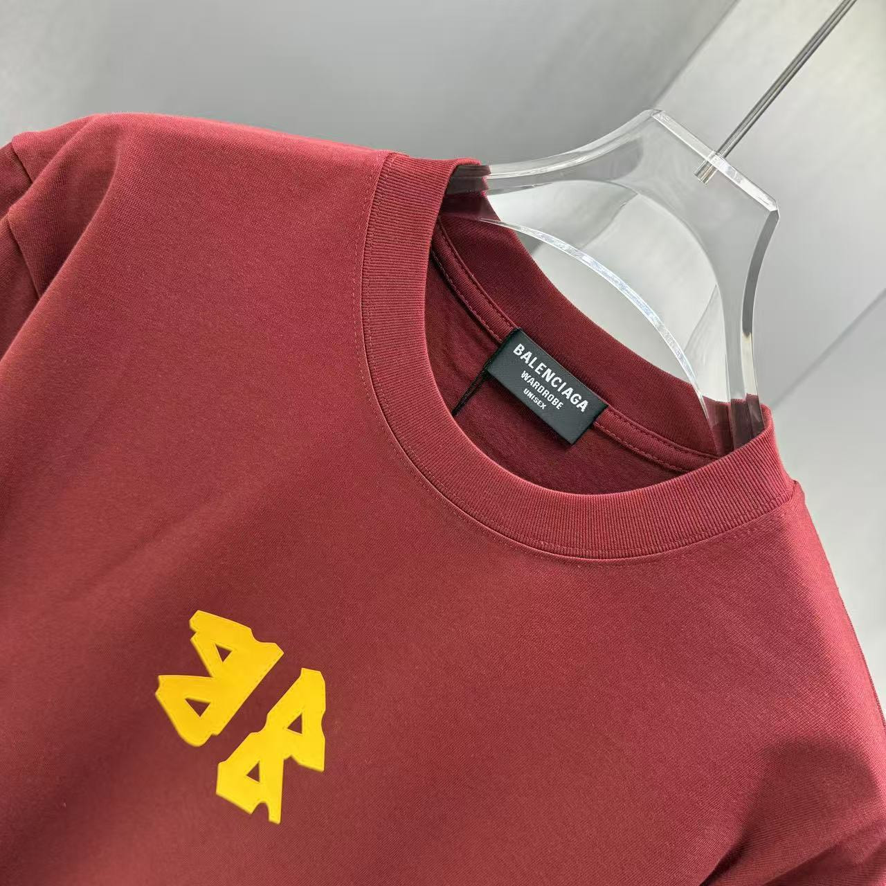 <p>Balenciaga 短袖T恤(紅)</p>