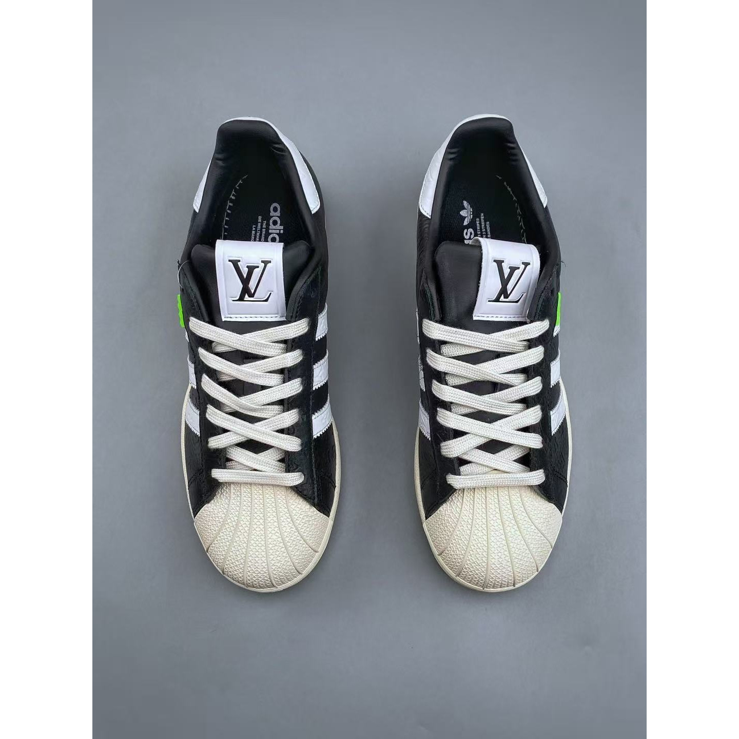 <p>Adidas Originals &nbsp;SUPERSTAR 经典贝壳头(黑)</p>