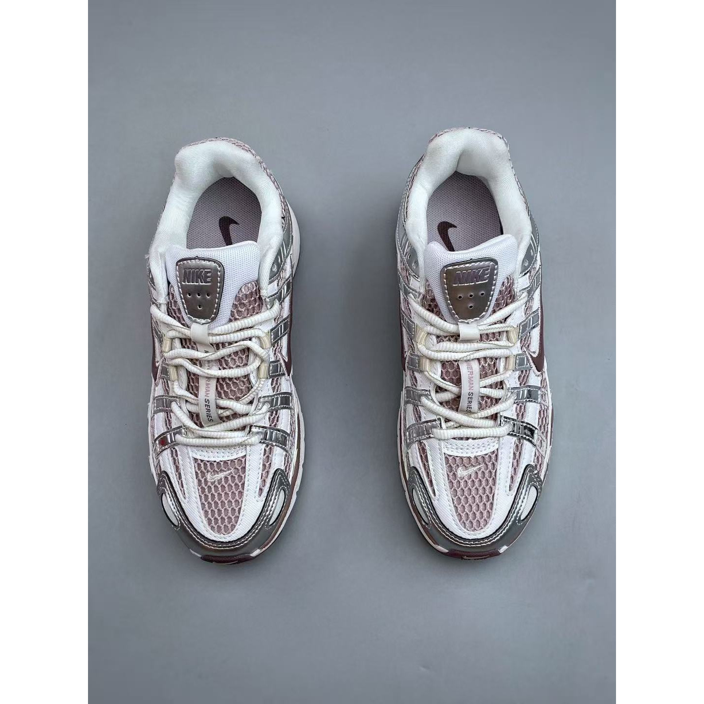 <p>Nike P-6000 &nbsp;复古休闲运动老爹鞋 (豆沙紅)</p>