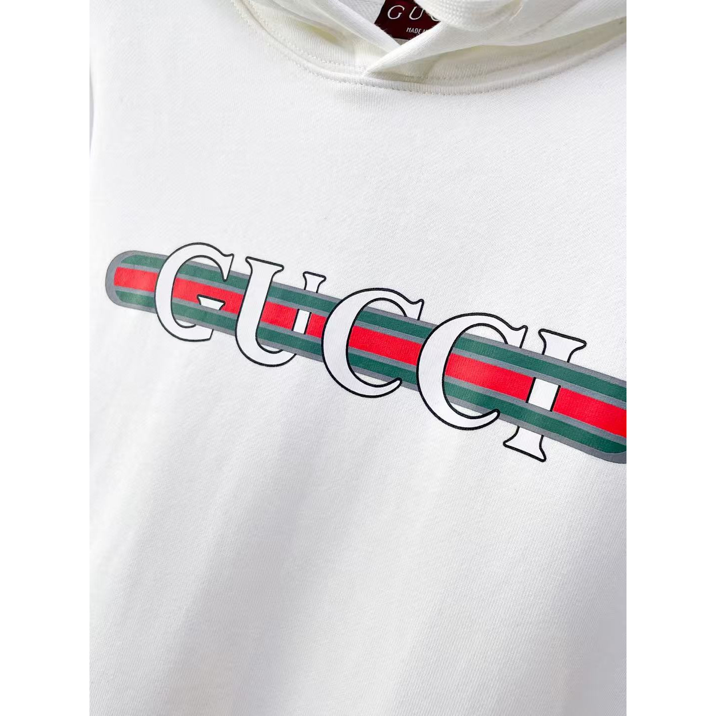 <p>CUGGI 连帽卫衣(白)</p>