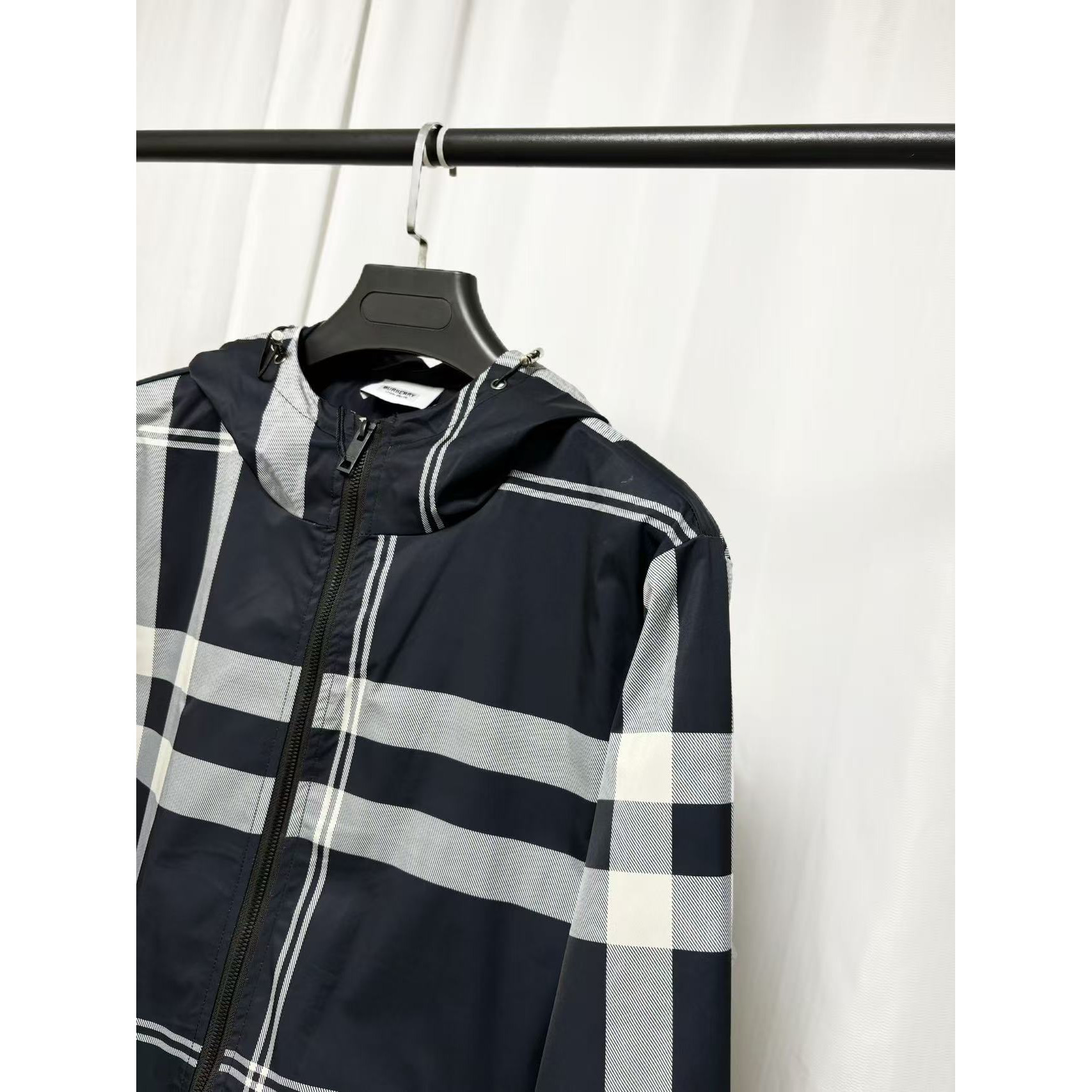 <p>Burberry 夹克外套(黑)</p>