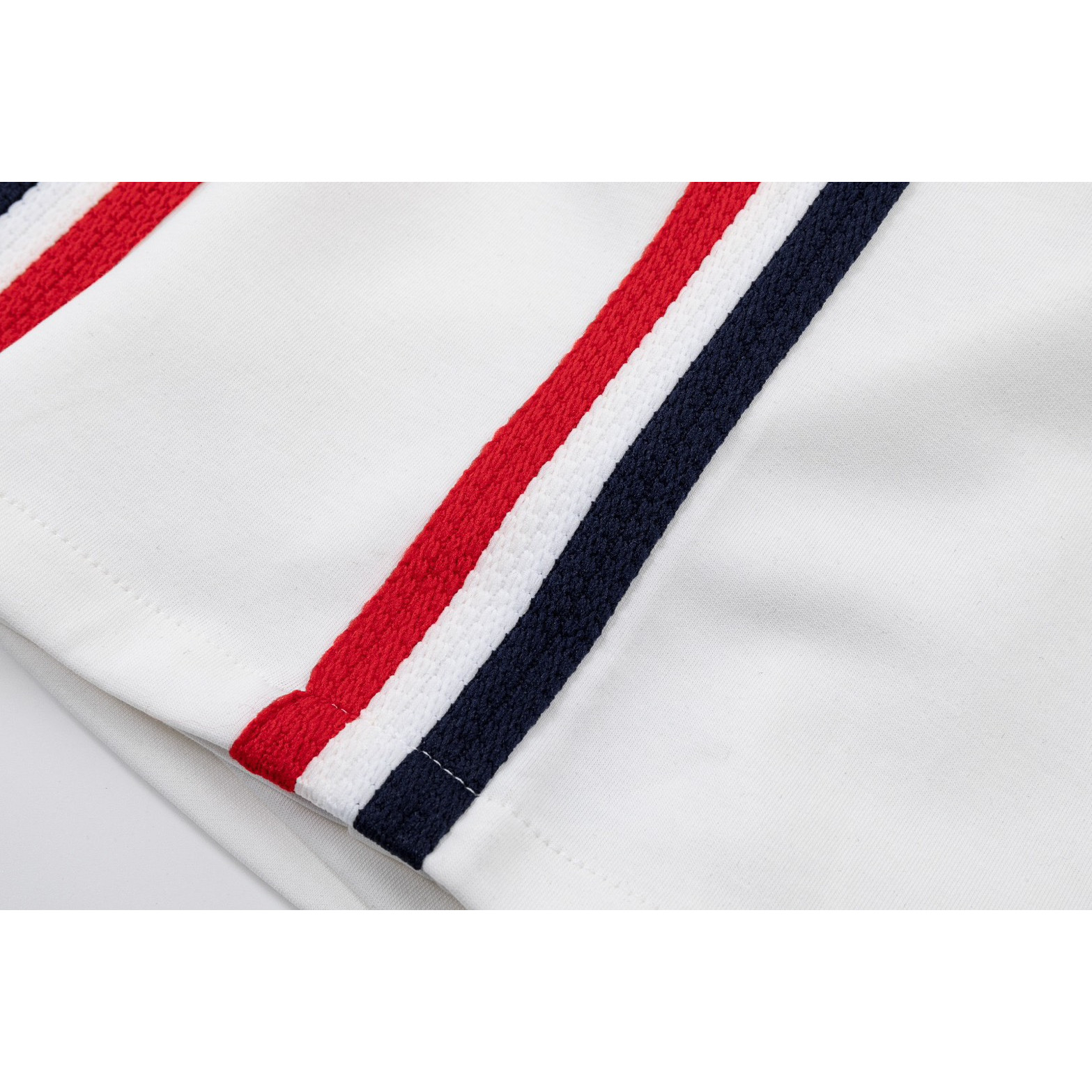 <p>MONCLER 休闲短裤(白)</p>