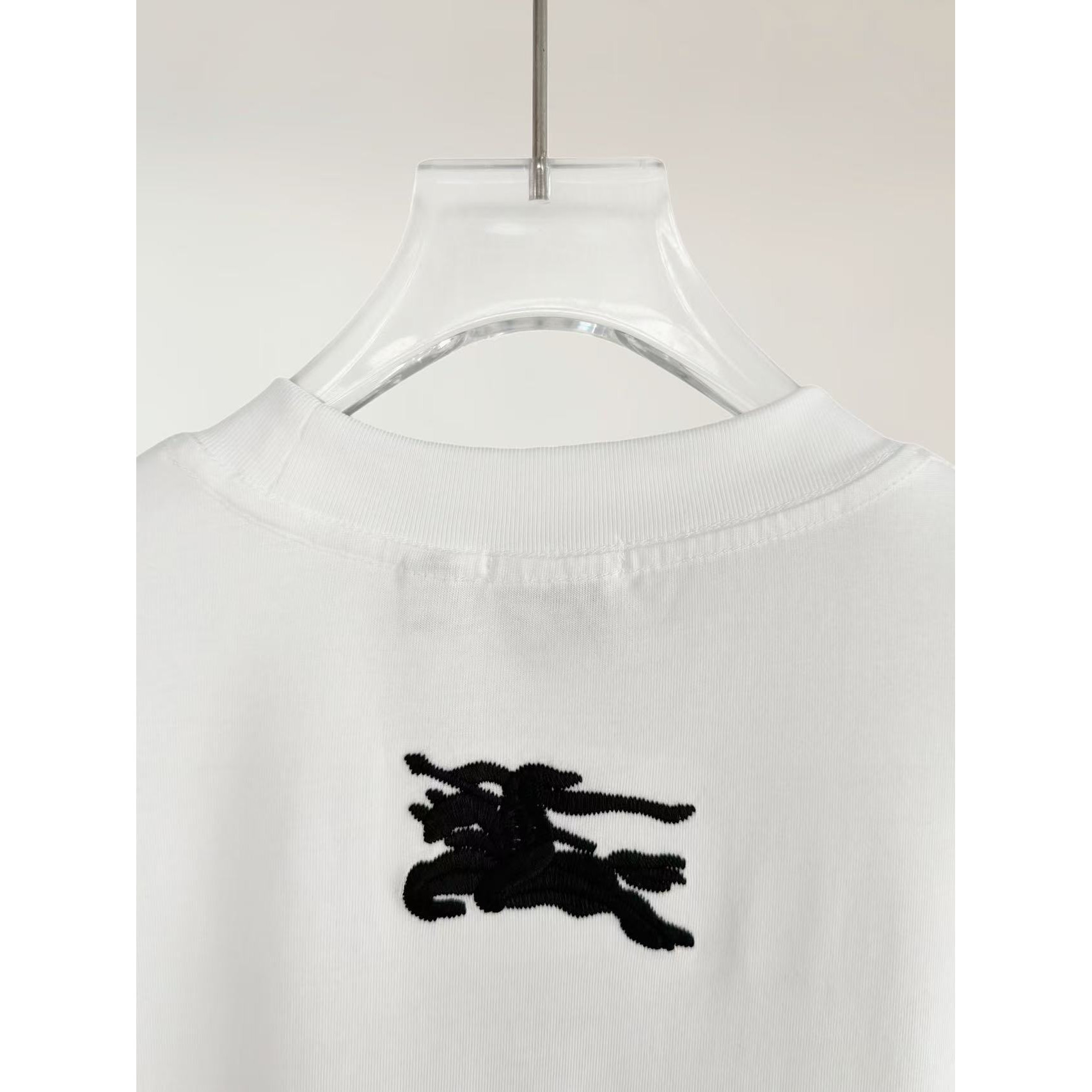 <p>Burberry&nbsp;短袖T恤(白)</p>