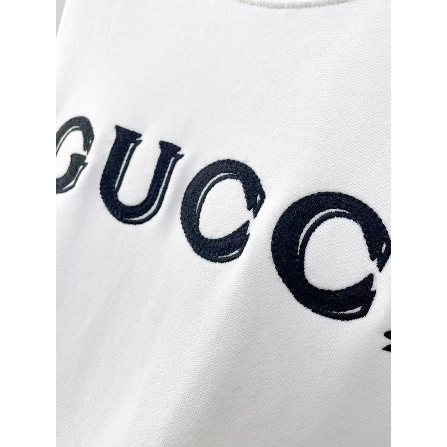 <p>GUCCI 圆领卫衣(白)</p>