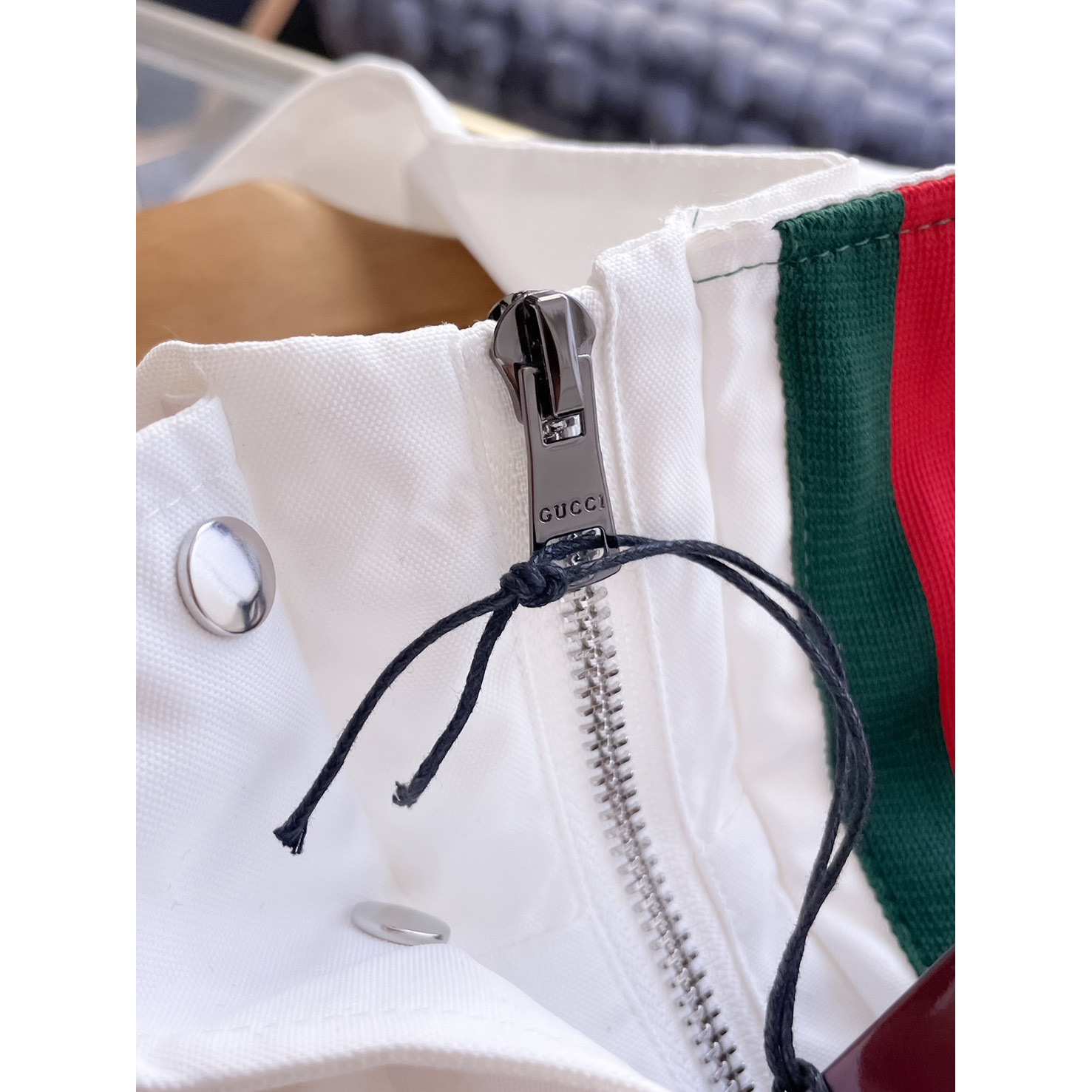 <p>GUCCI 男士夹克外套(白)</p>