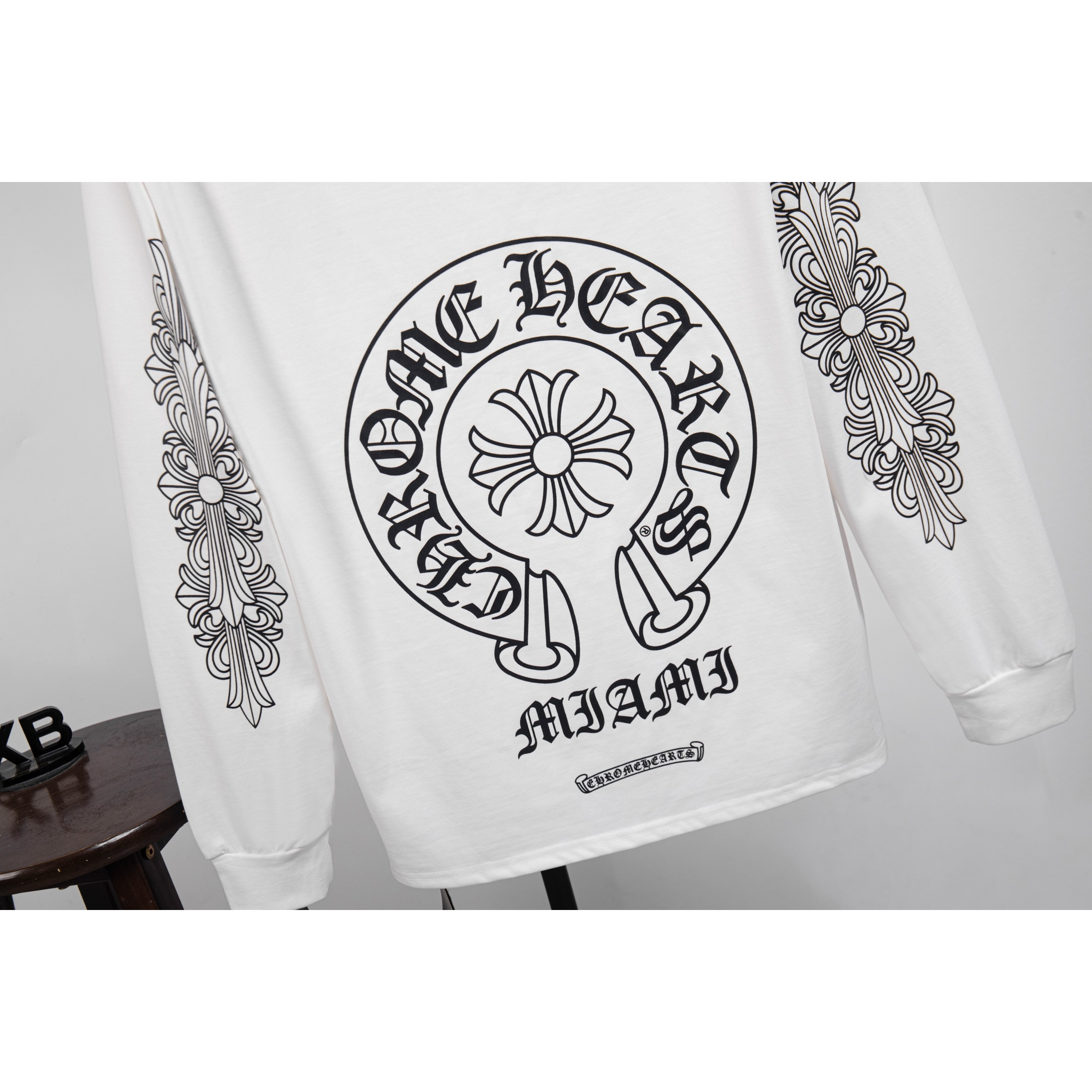 <p>CHROME HEARTS 东京限定长袖T (X489白)</p>