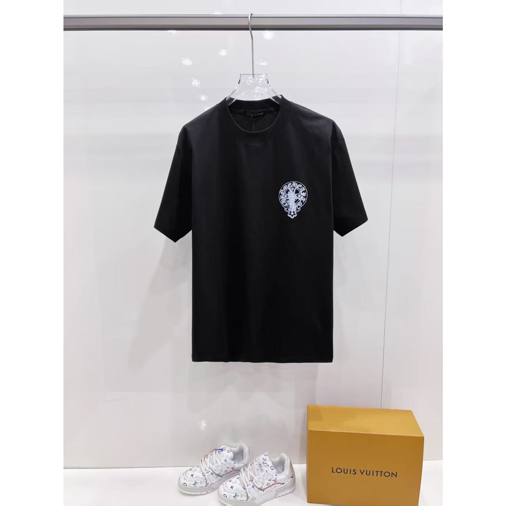 <p>CHROME HEARTS&nbsp;<span style="font-size:13px">短袖圆领T恤(黑)</span></p>