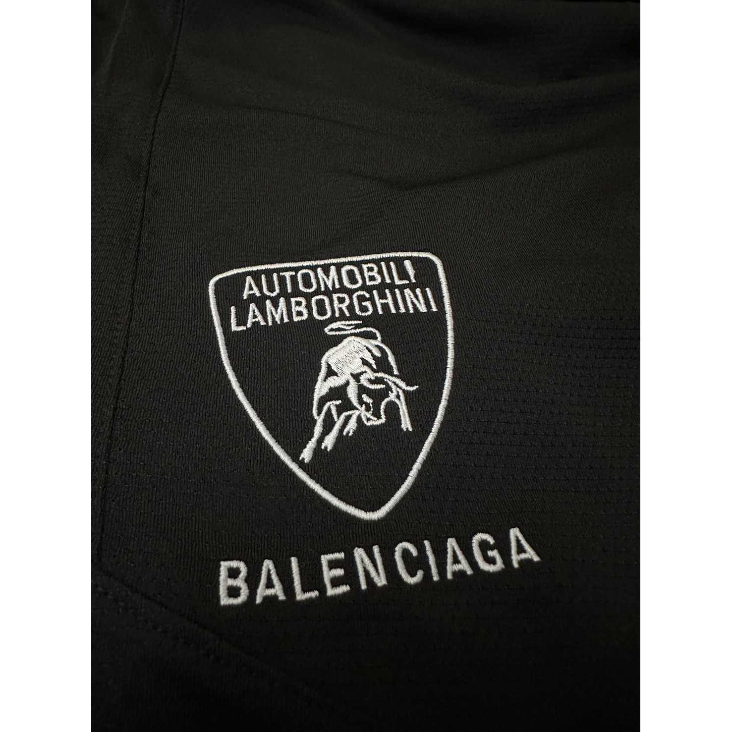 <p>Balenciaga 巴黎世家x兰博基尼合作联名足球系列运动短裤 套装</p>